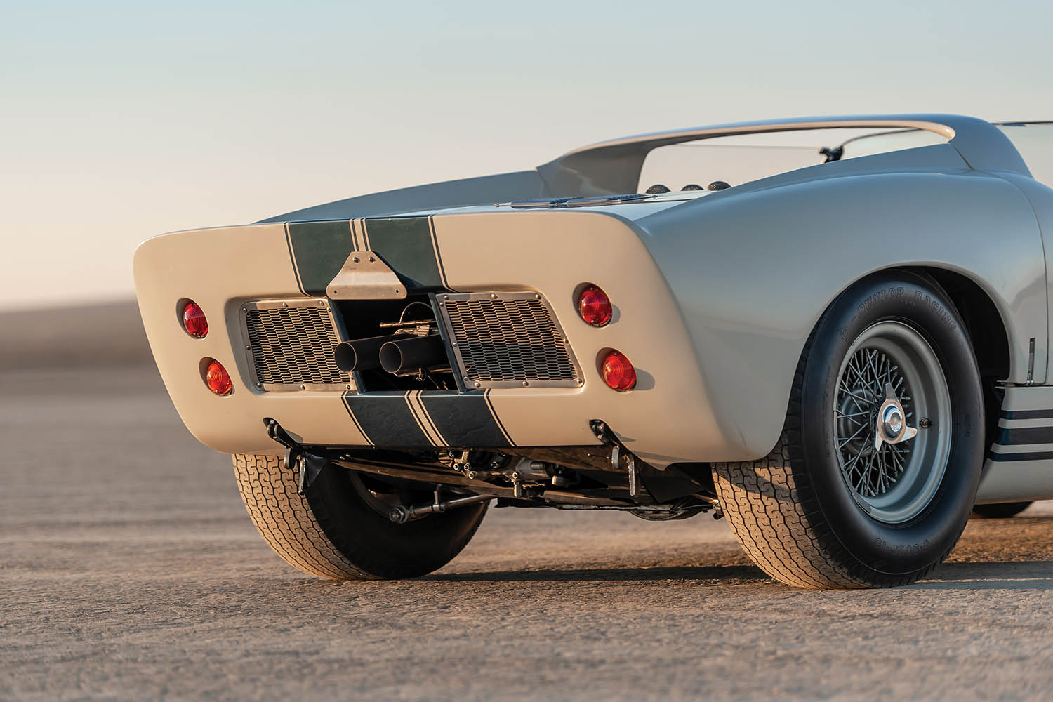 1965-Ford-GT40-Roadster-Prototype-_19.jpg