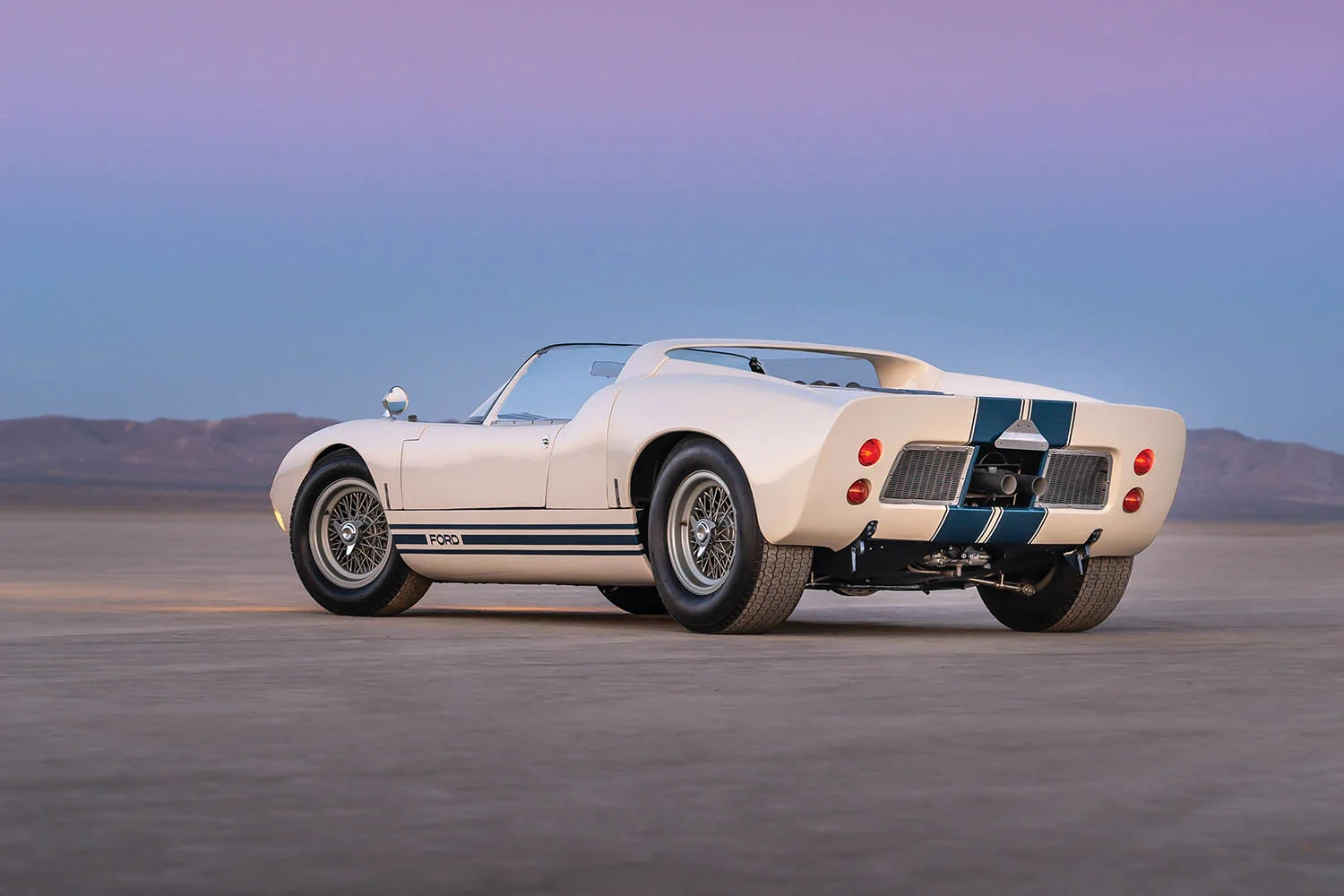 1965-Ford-GT40-Roadster-Prototype-_1.jpg