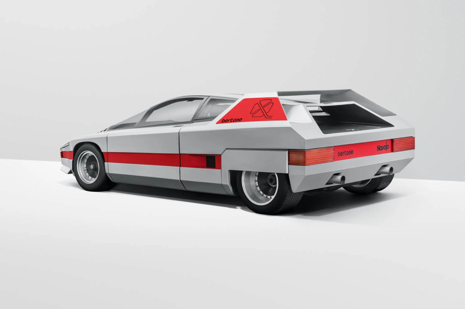 WEDGED_WONDERS_ALFA_ROMEO_NAVAJO_REAR-78-1423x1660.jpg