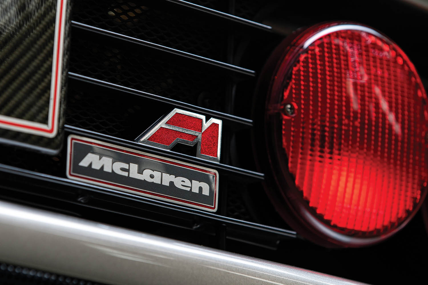 1994-McLaren-F1--LM-Specification--_11.jpg