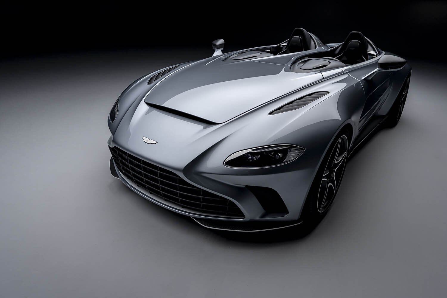 Aston Martin V12 Speedster (1).jpg