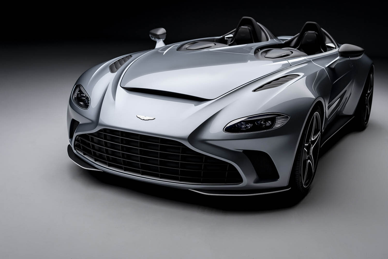 Aston Martin V12 Speedster (3).jpg