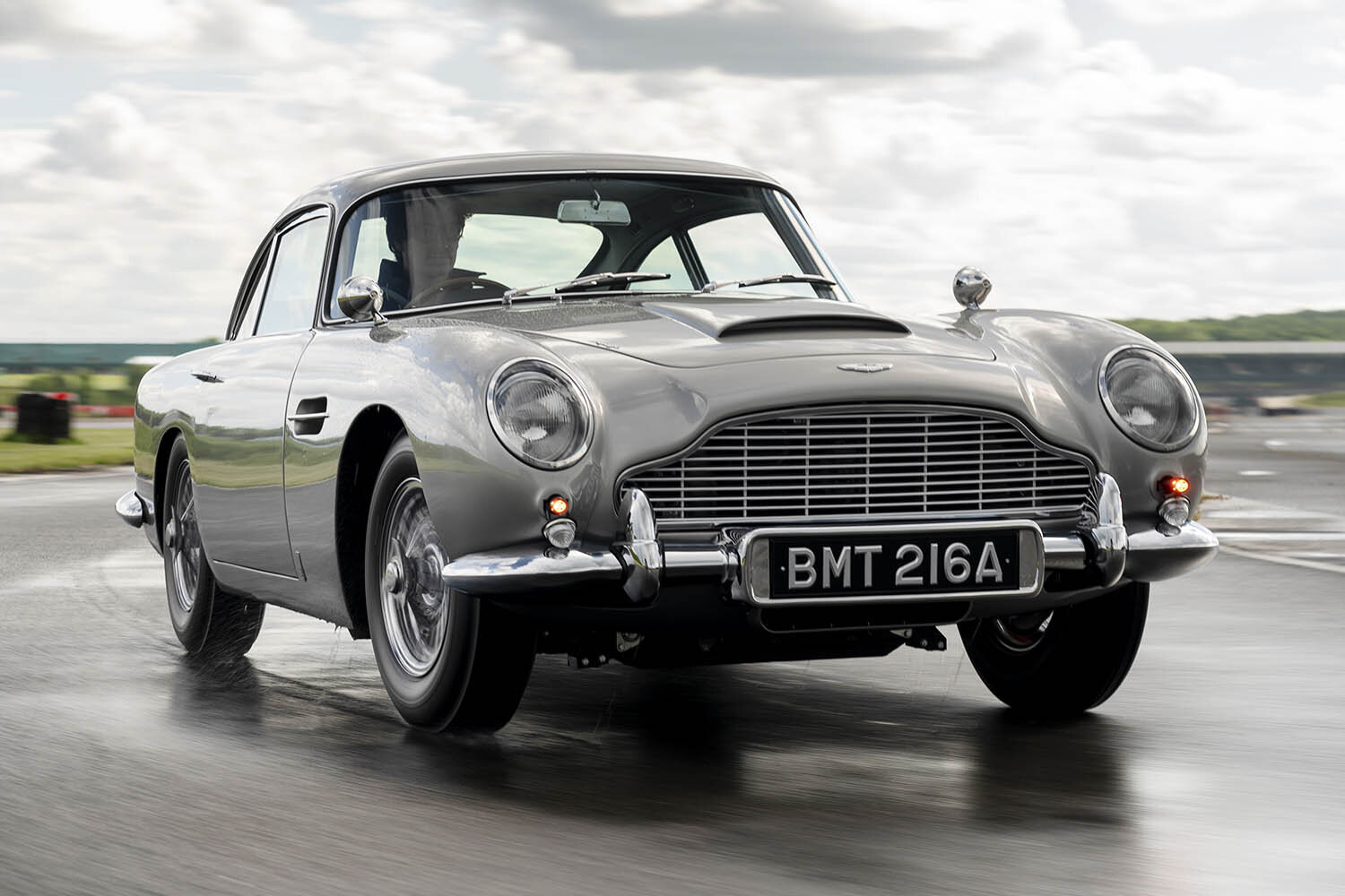 aston-martin-db5-goldfinger-continuation02-jpg-2..jpg