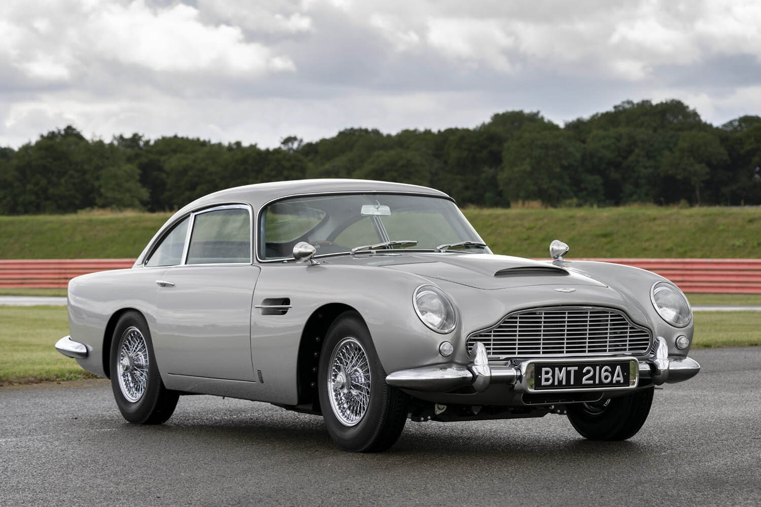 aston-martin-db5-goldfinger-continuation05-jpg-2..jpg