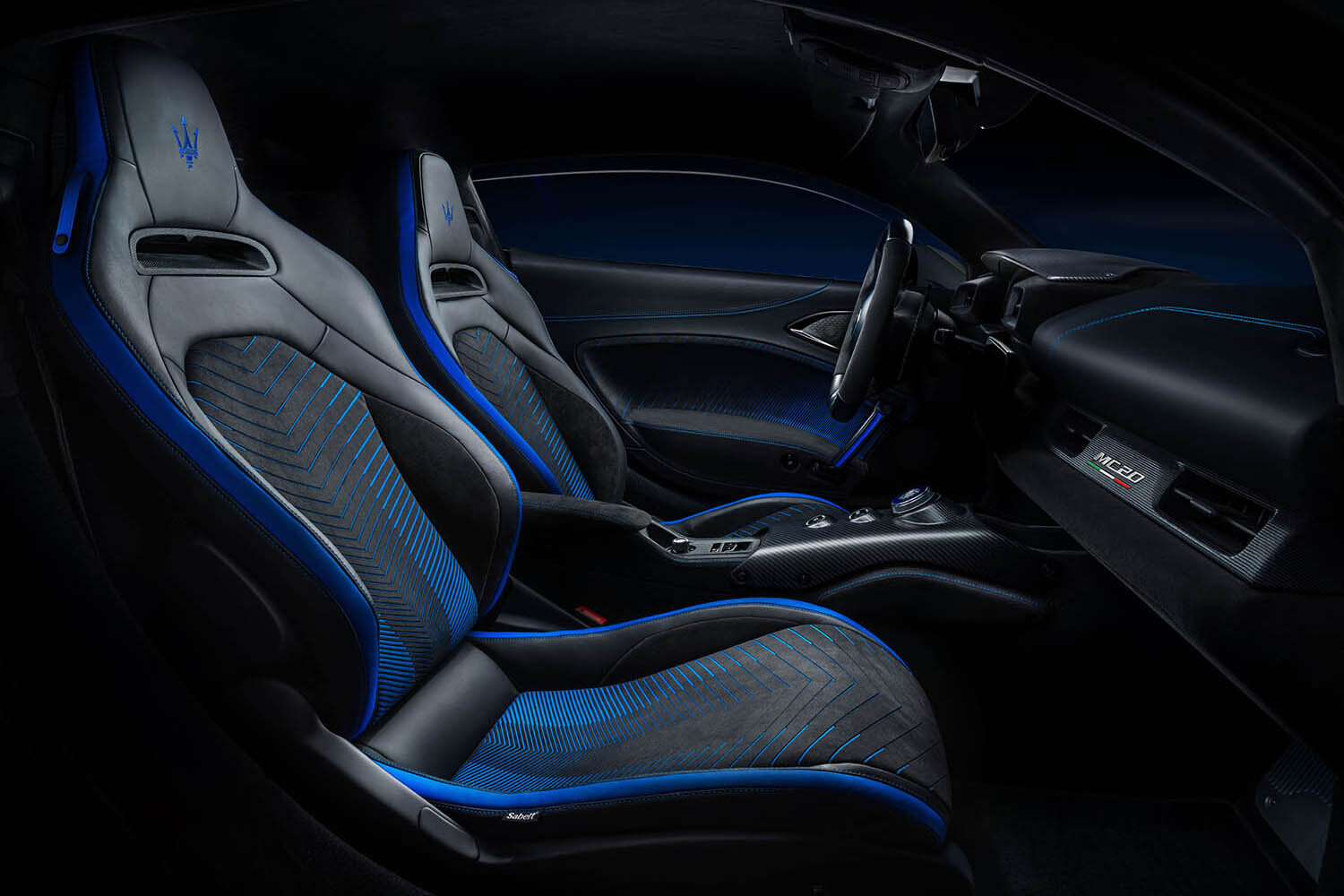 40_Maserati_MC20_interior.jpg