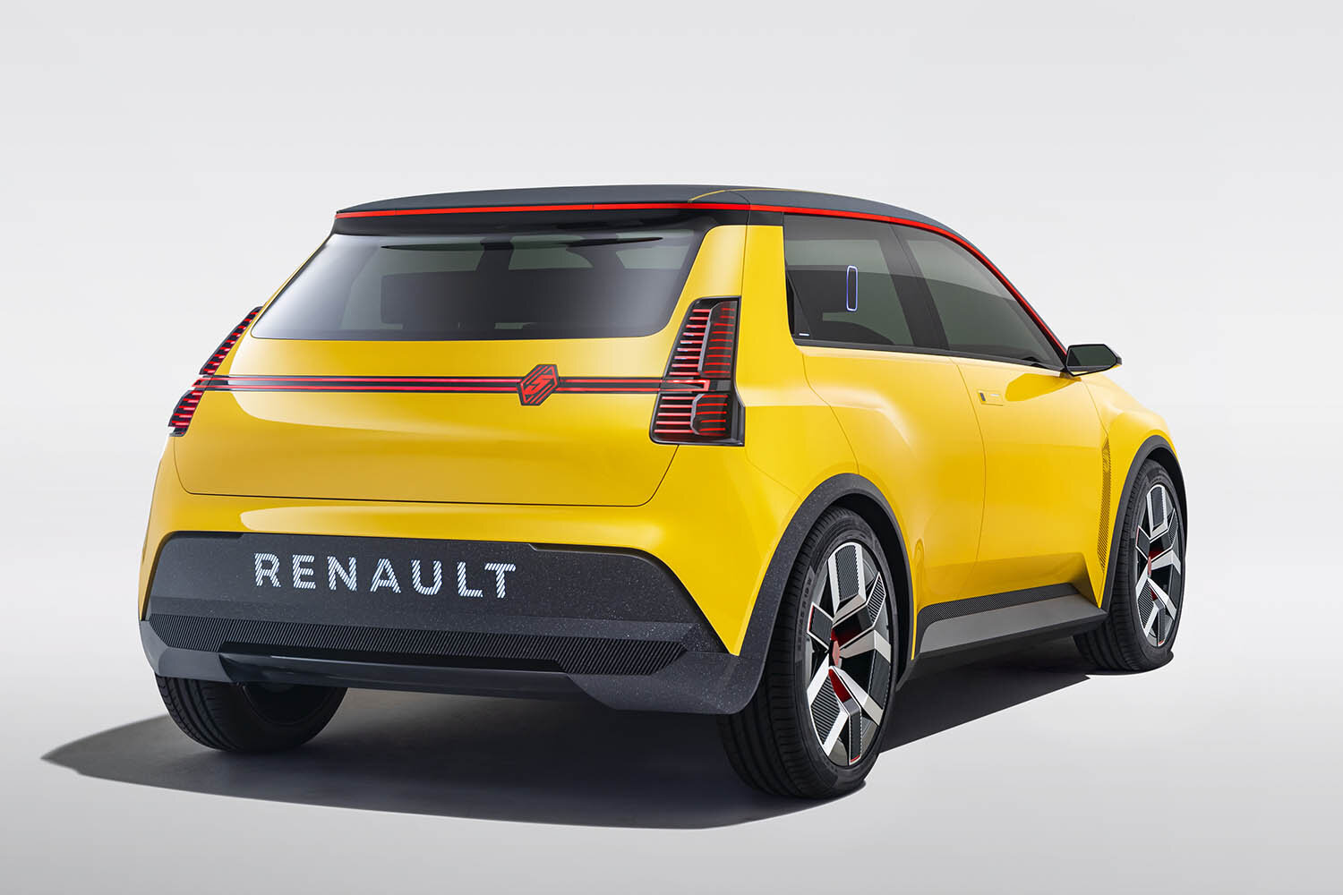 3-2021 - Renault 5 Prototype.jpg