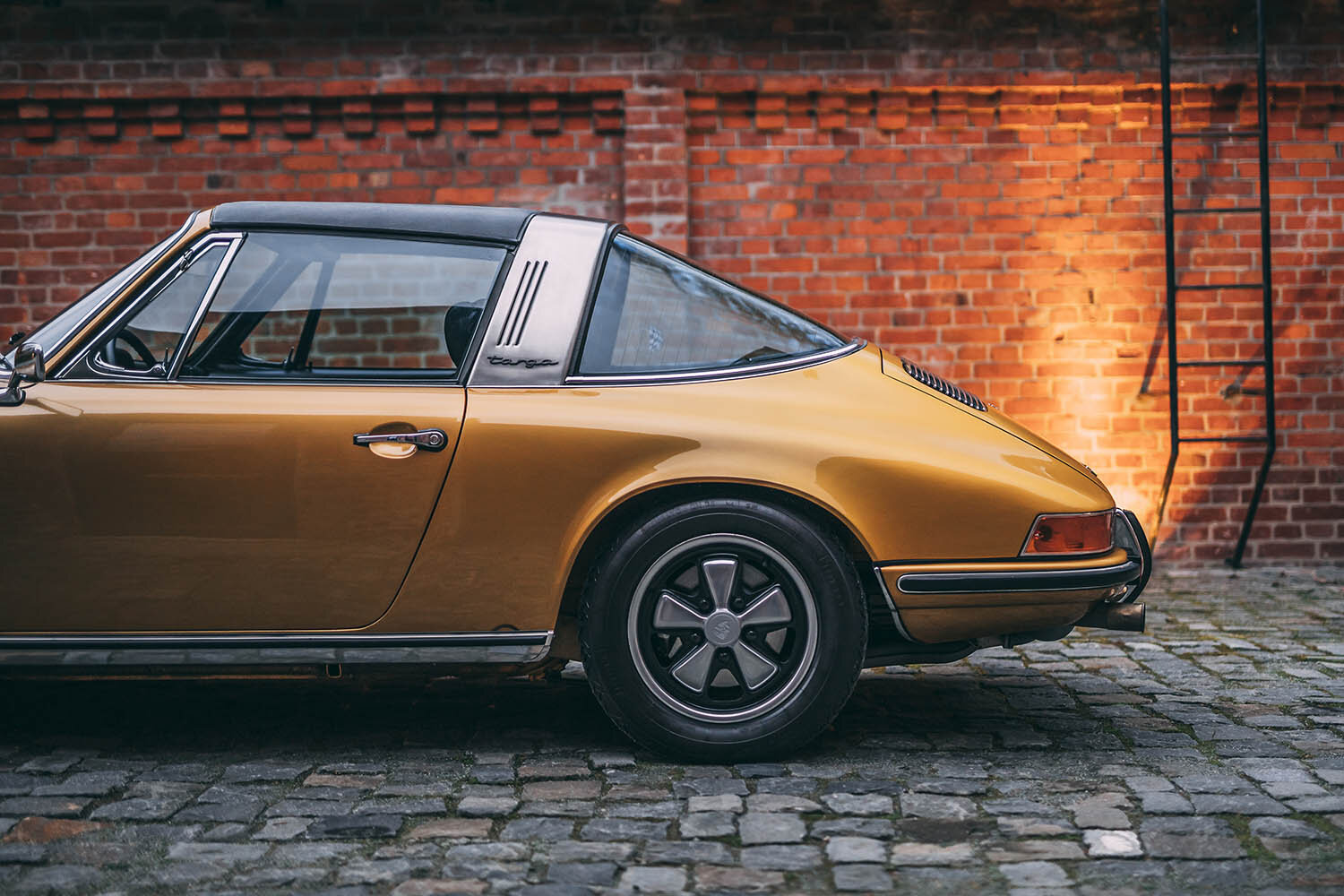 1972-Porsche-911-S-2-4-Targa-_22.jpg