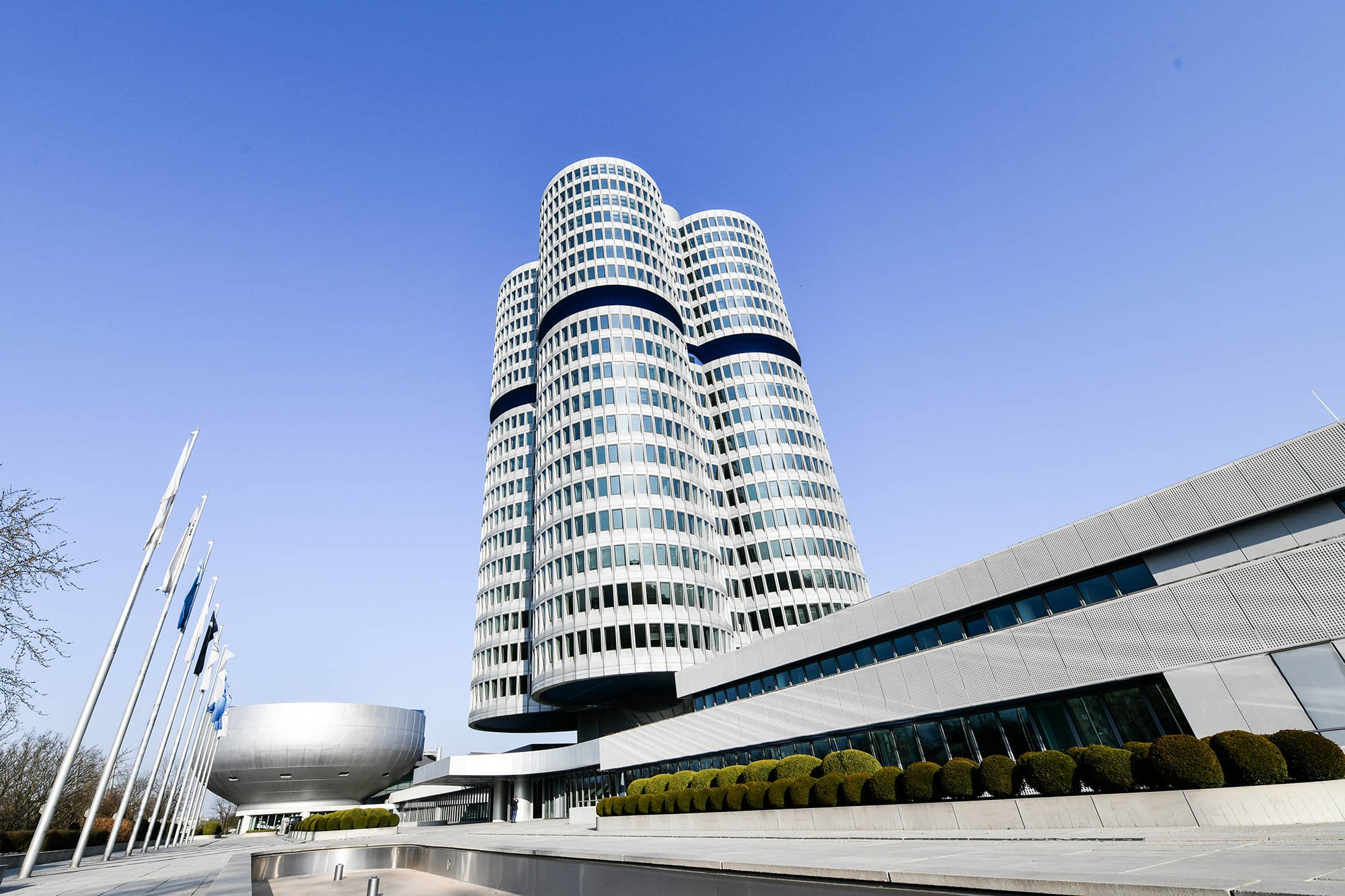 P90461184_highRes_bmw-headquarters-and.jpg