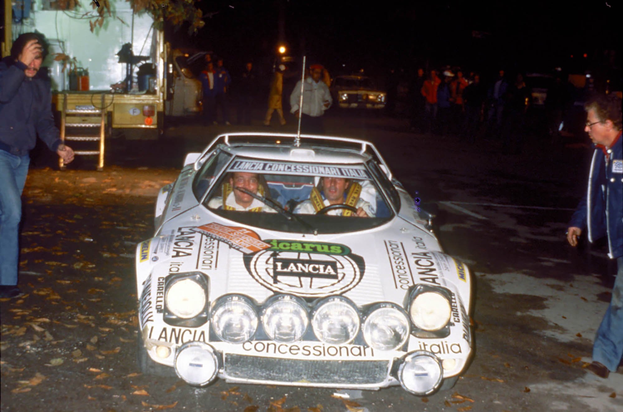 2-Sanremo-21st-1979-TO-M54374-C-FASSINA-Tony-Toni-MANNINI-Mauro-White-Concessionari-Lancia-Italia-1st-DEPART-08-Kopie.jpg