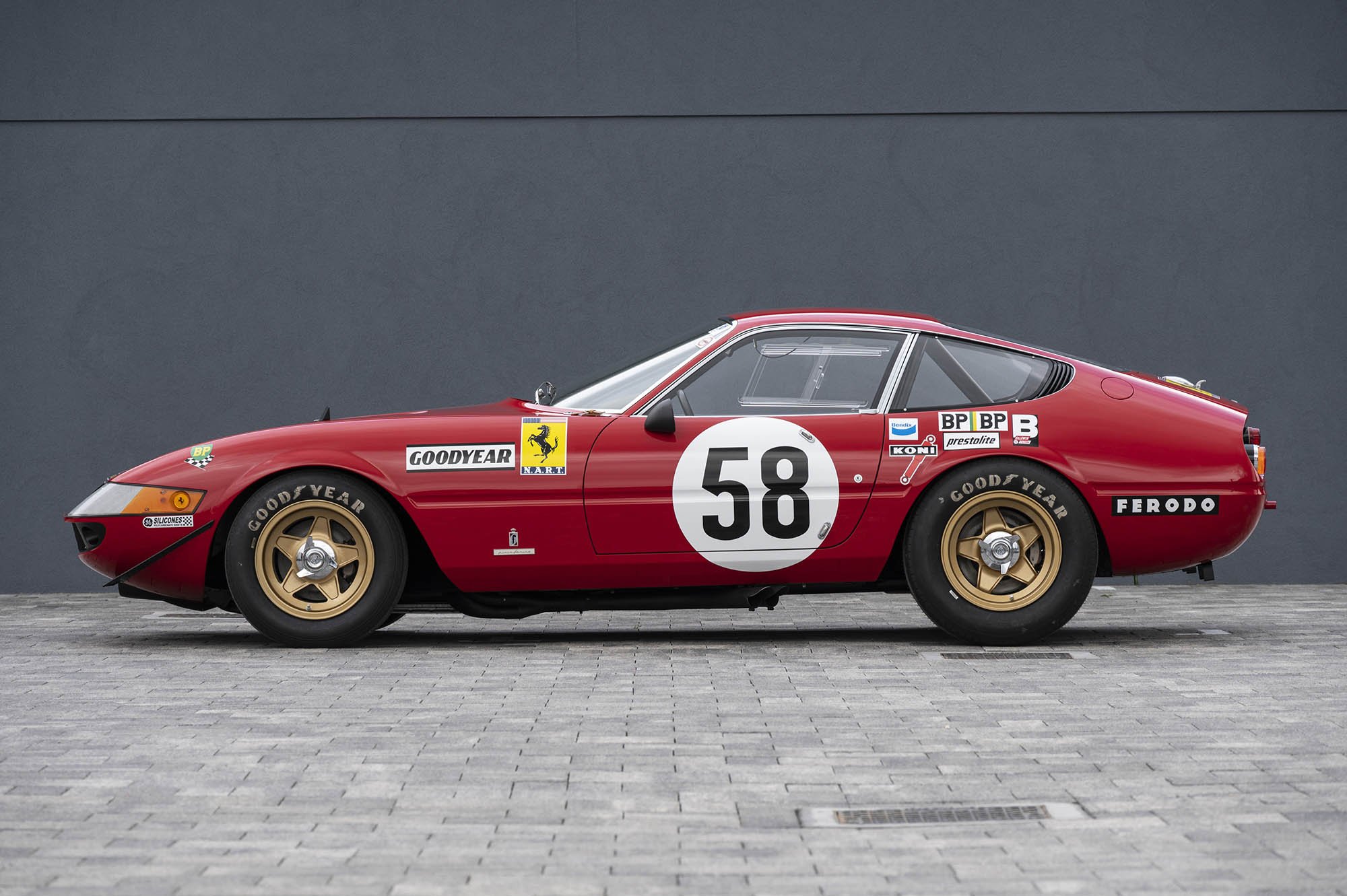 1969-Ferrari-365-GTB_4-Daytona-Competizione1370942_.jpg