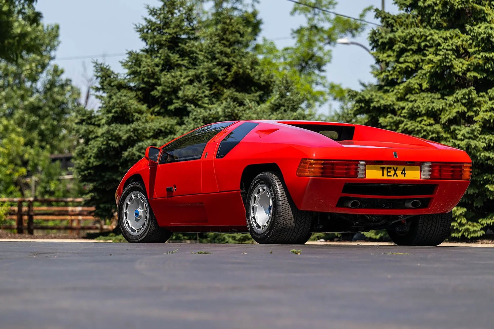 1991-isdera-imperator-108i-1.jpg