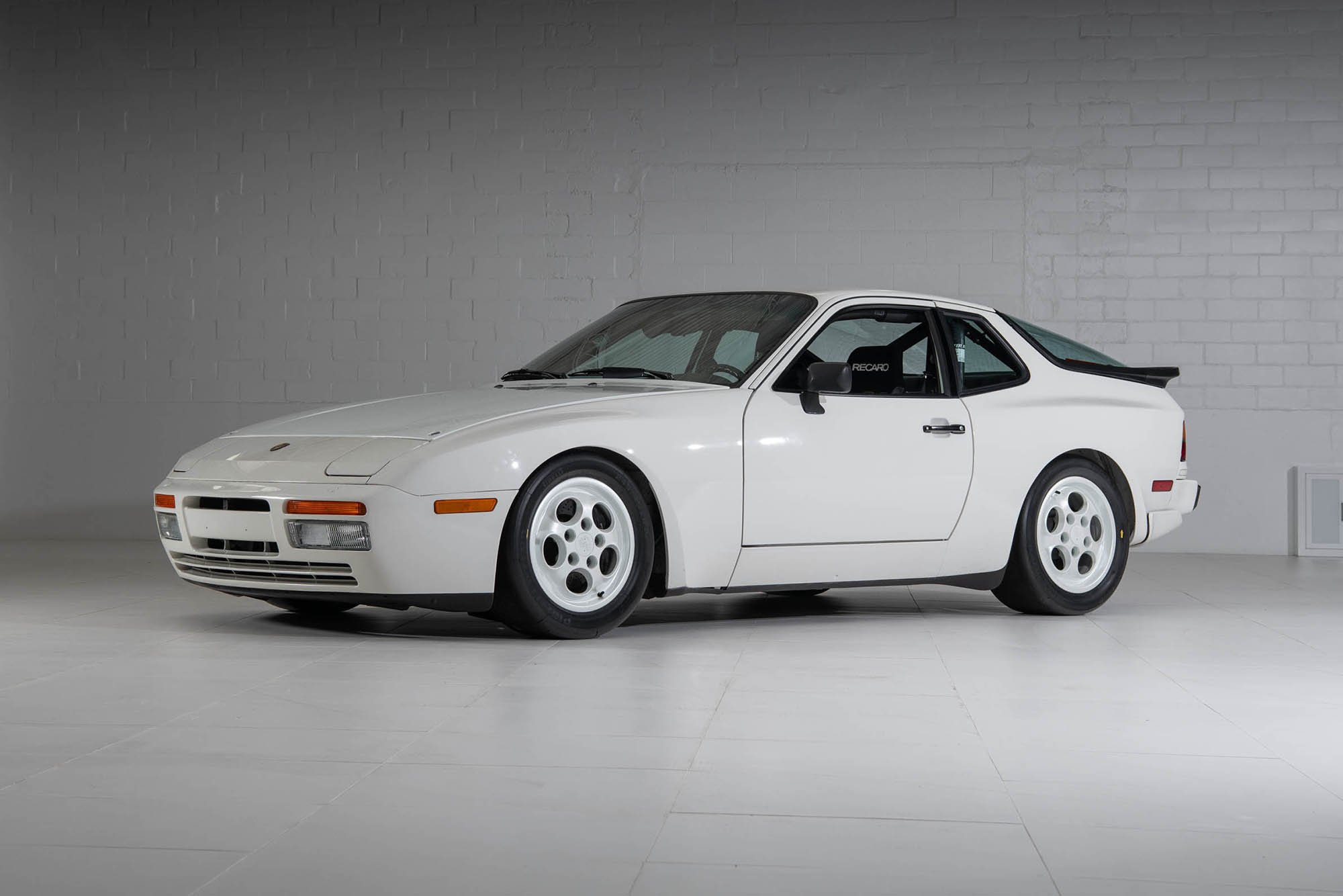 1987-Porsche-944-Turbo-Cup1405946_.jpg