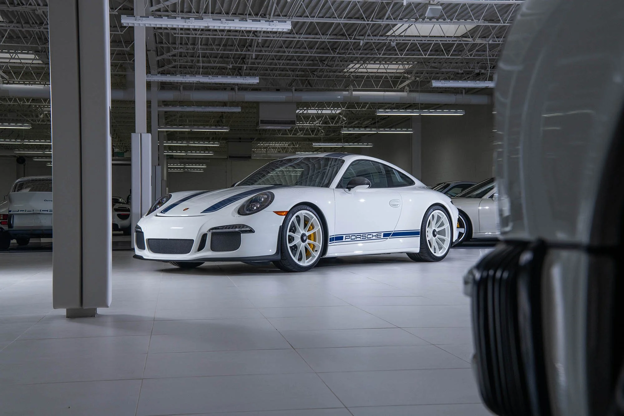 2016-Porsche-911-R1411817_.jpg