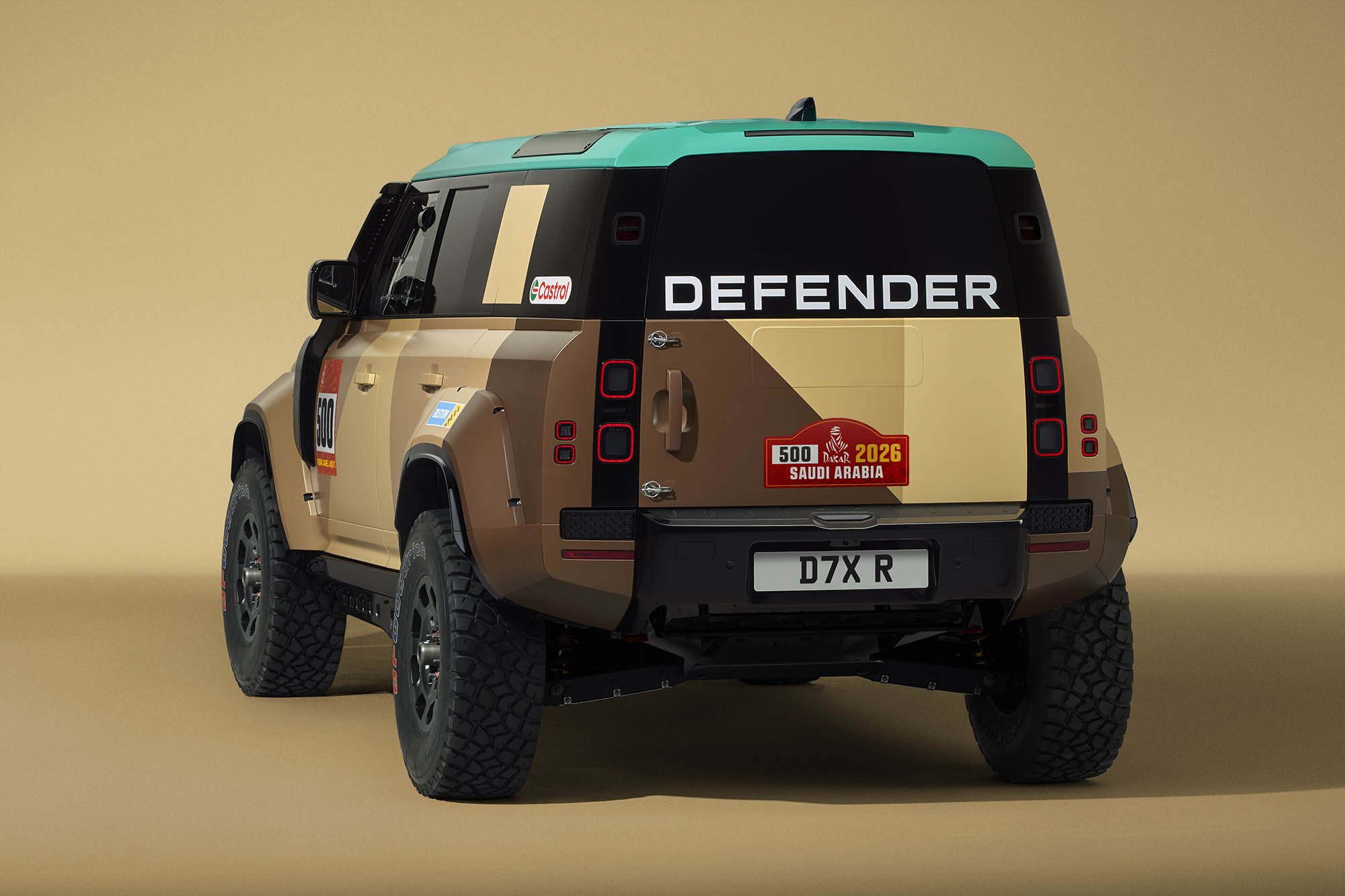DEFENDER_DAKAR_D7X-R_500_REAR_3-4_16X9.jpg