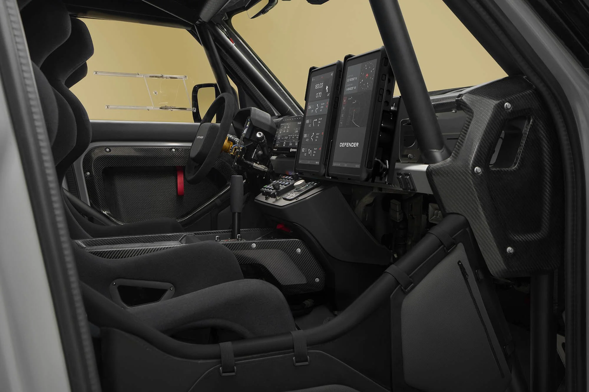 DEFENDER_DAKAR_D7X-R_INTERIOR_2_16X9.jpg