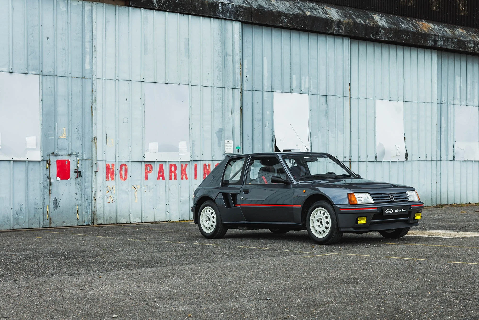 1984-Peugeot-205-Turbo-16_1441920.jpg