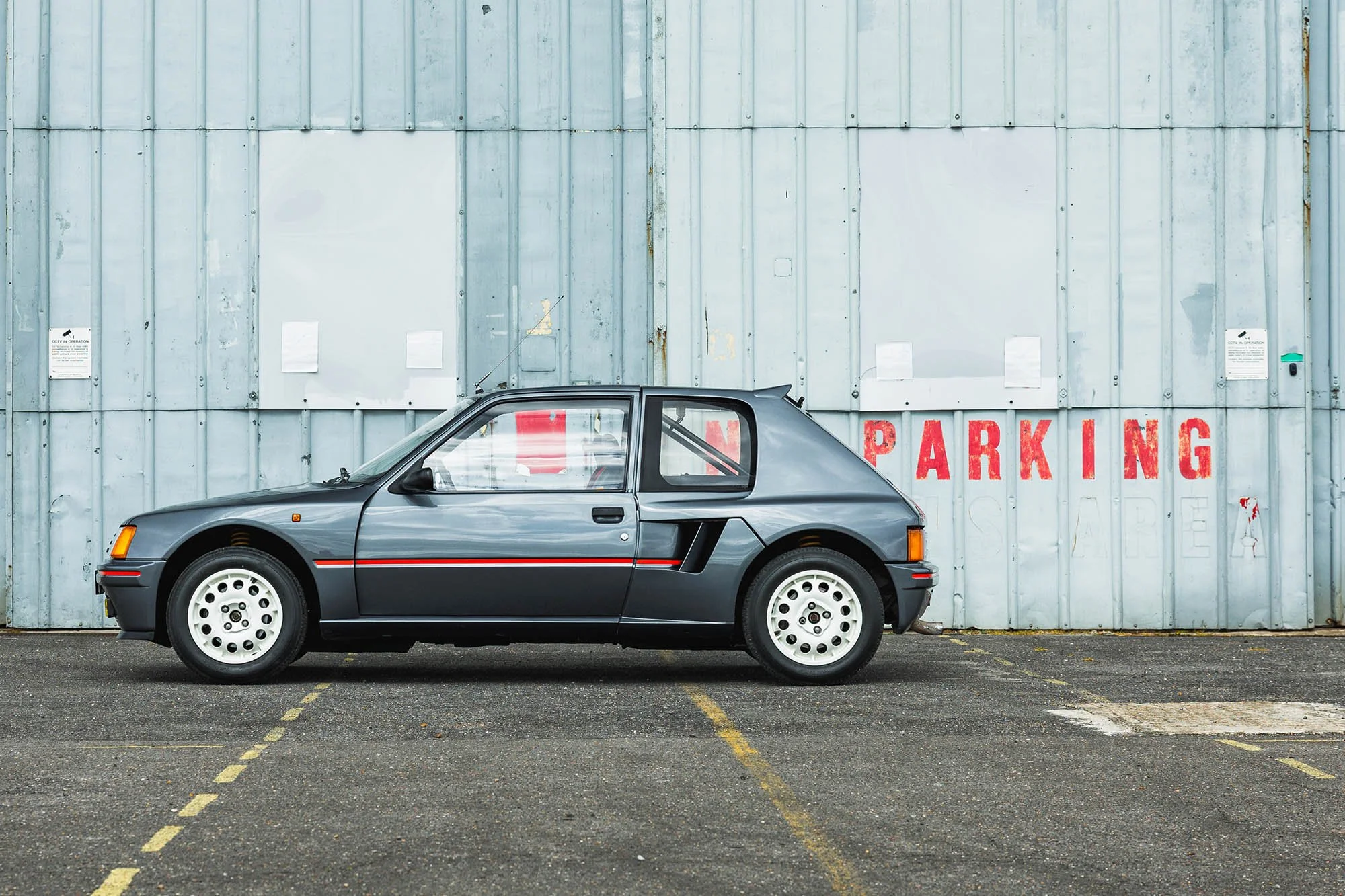 1984-Peugeot-205-Turbo-16_1441924.jpg