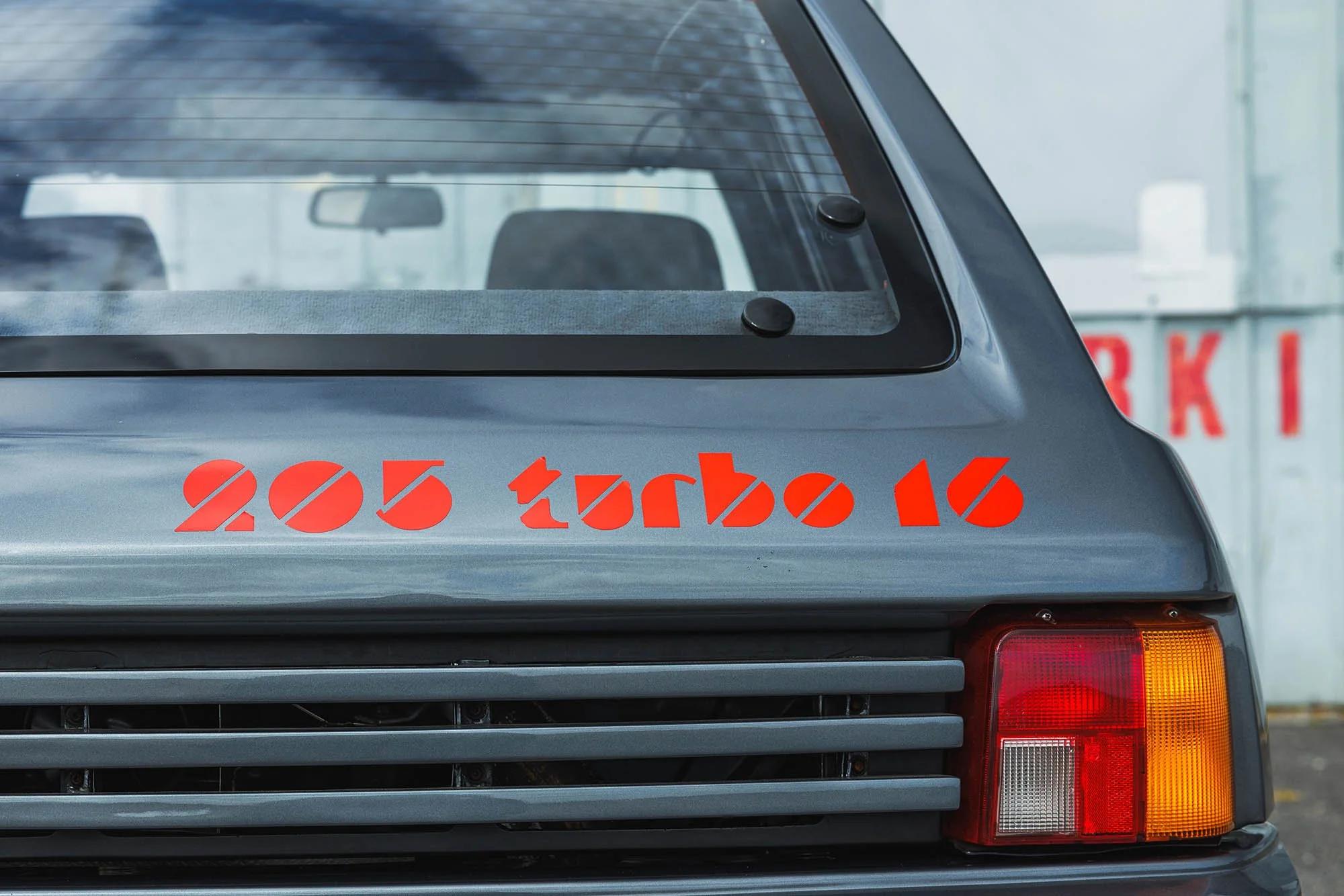 1984-Peugeot-205-Turbo-16_1441926.jpg