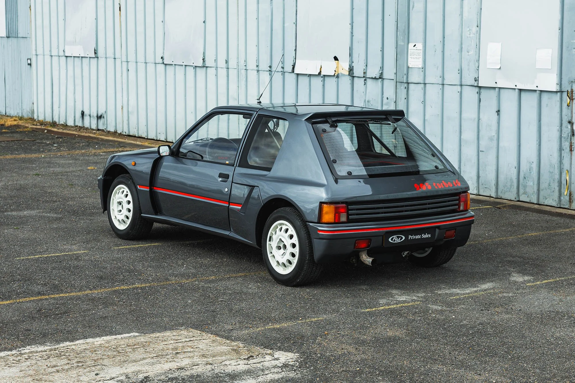 1984-Peugeot-205-Turbo-16_1441921.jpg