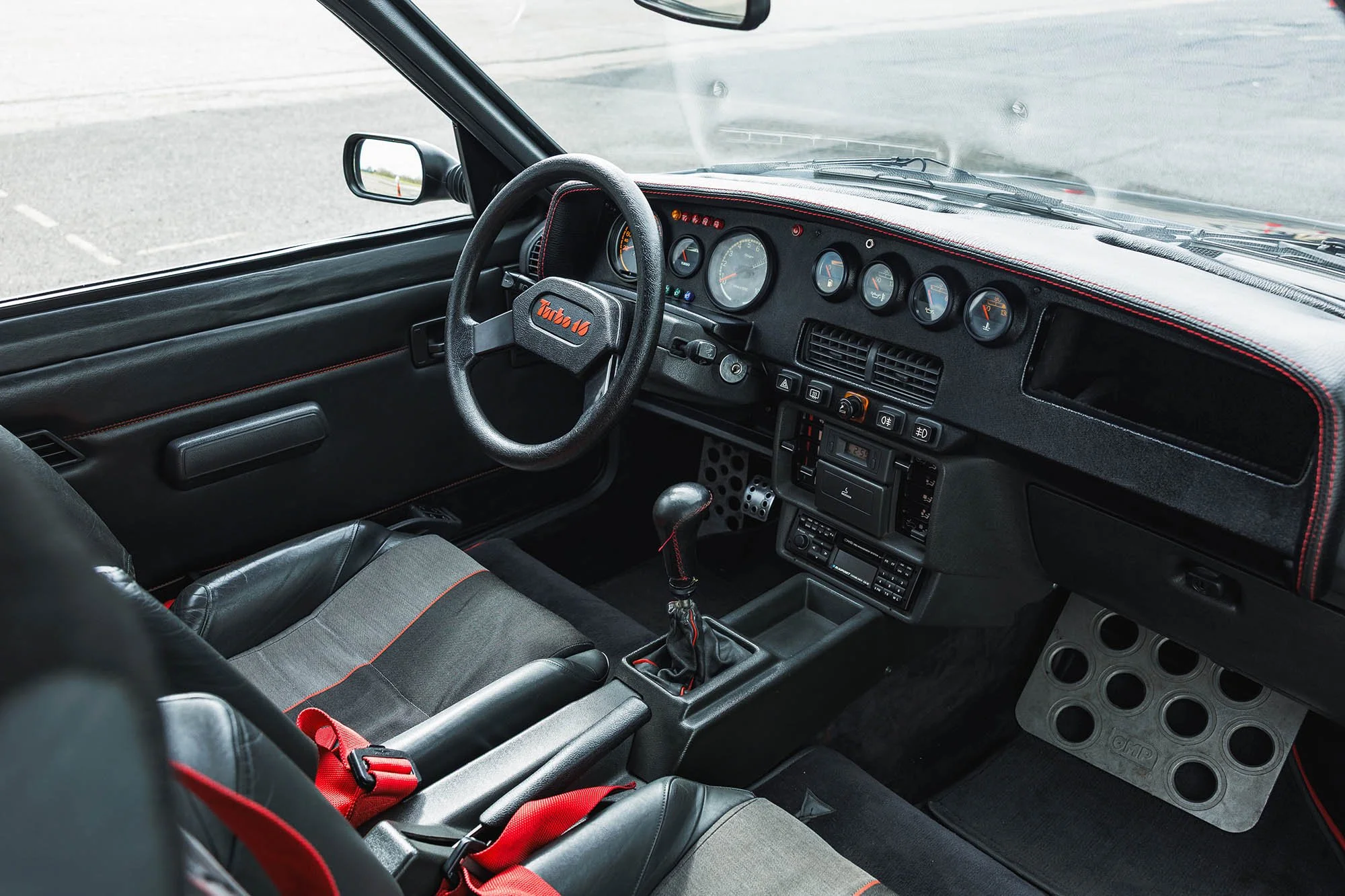 1984-Peugeot-205-Turbo-16_1441932.jpg
