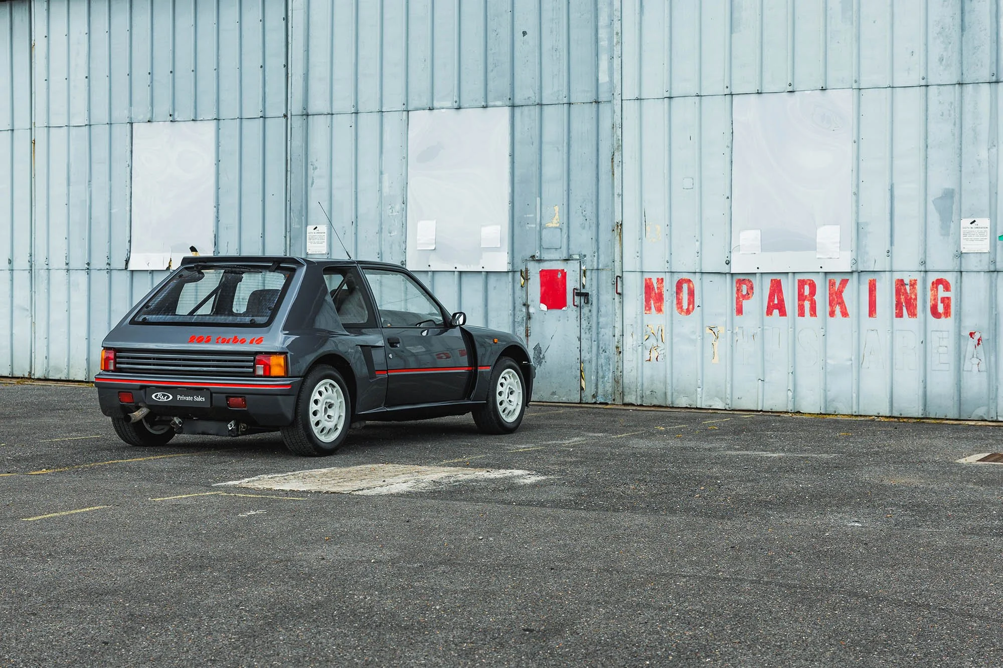 1984-Peugeot-205-Turbo-16_1441955.jpg