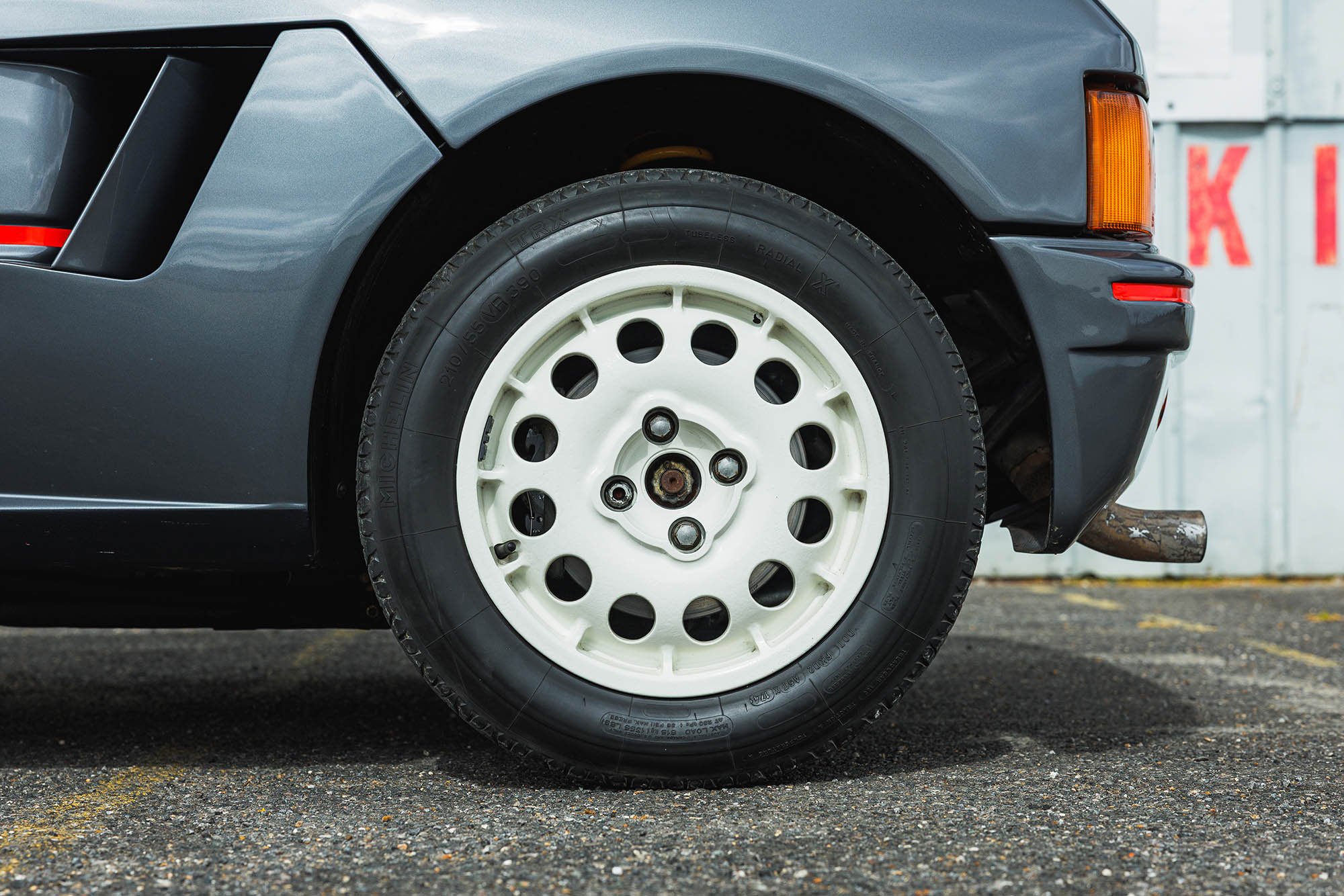 1984-Peugeot-205-Turbo-16_1441964.jpg