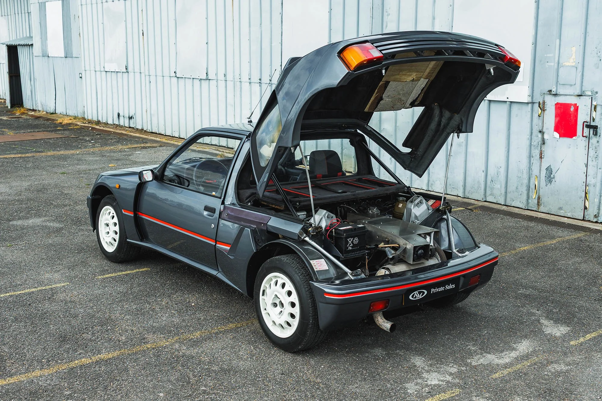 1984-Peugeot-205-Turbo-16_1441978.jpg