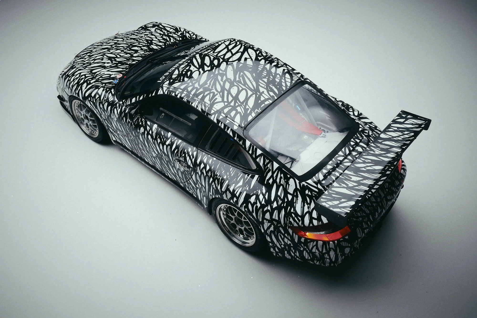 fillin_guas_project_601_porsche_997_cup_broke_today_artcar_porsche_photos_by_enes_kucevic_photography-8-von-30.jpg