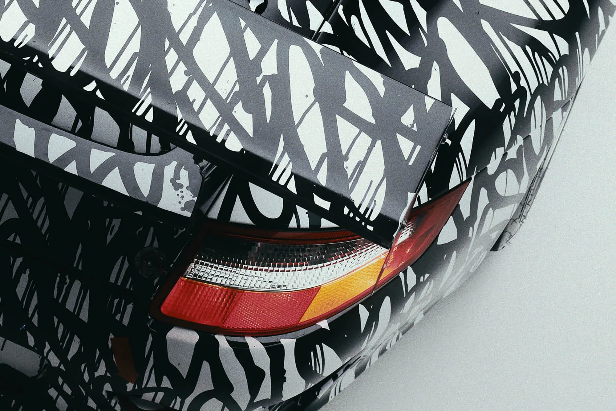 fillin_guas_project_601_porsche_997_cup_broke_today_artcar_porsche_photos_by_enes_kucevic_photography-9-von-30.jpg