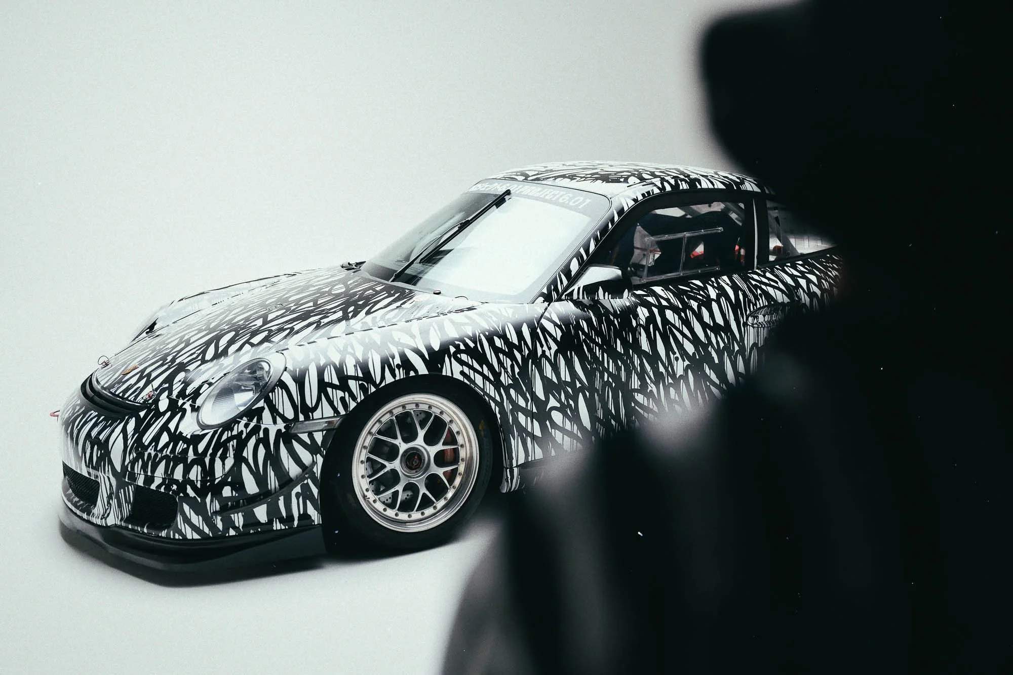 fillin_guas_project_601_porsche_997_cup_broke_today_artcar_porsche_photos_by_enes_kucevic_photography-17-von-30.jpg
