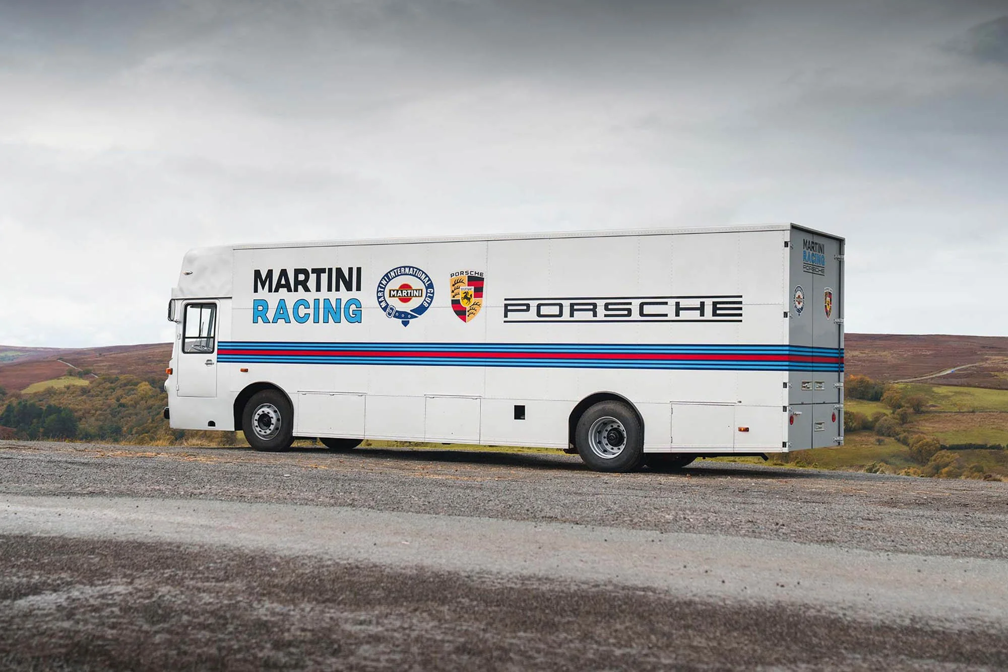 6a414435ba577e5a488d608c_07-1975-mercedes-benz-o317-porsche-renntransporter.jpg