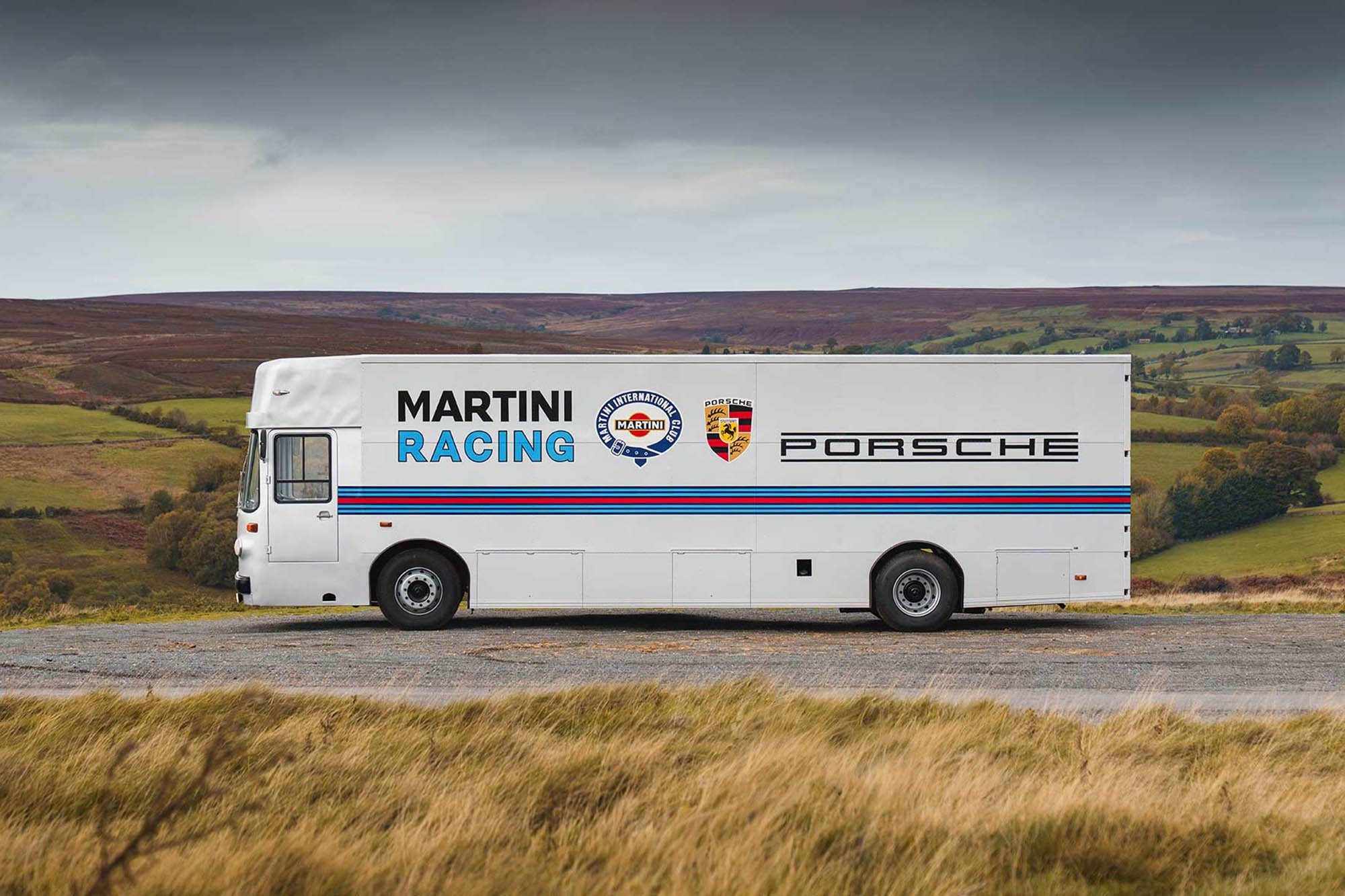 6a414435173d64c986cd718d_06-1975-mercedes-benz-o317-porsche-renntransporter.jpg