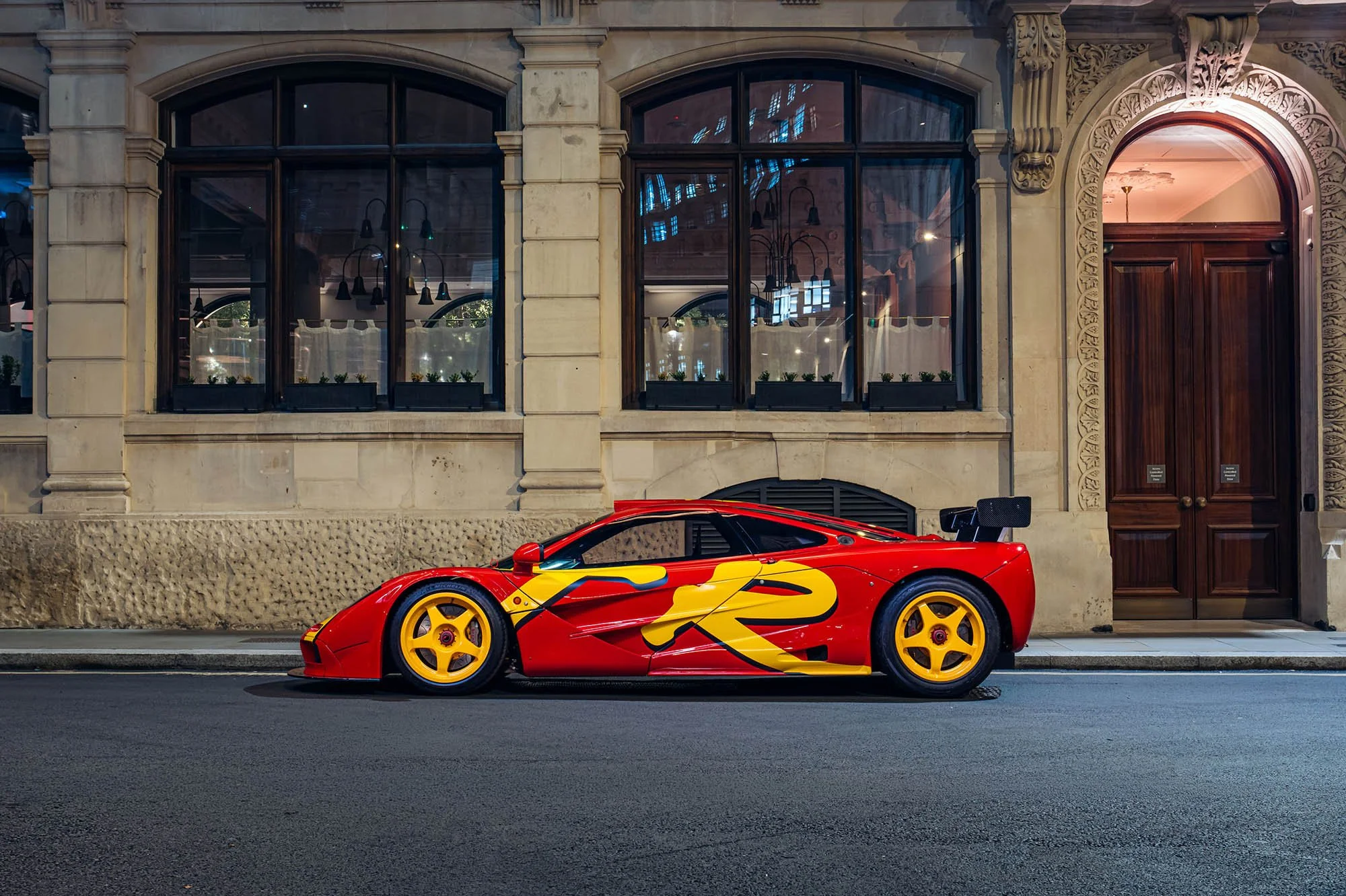 1996-McLaren-F1-GTR_1464771.jpg