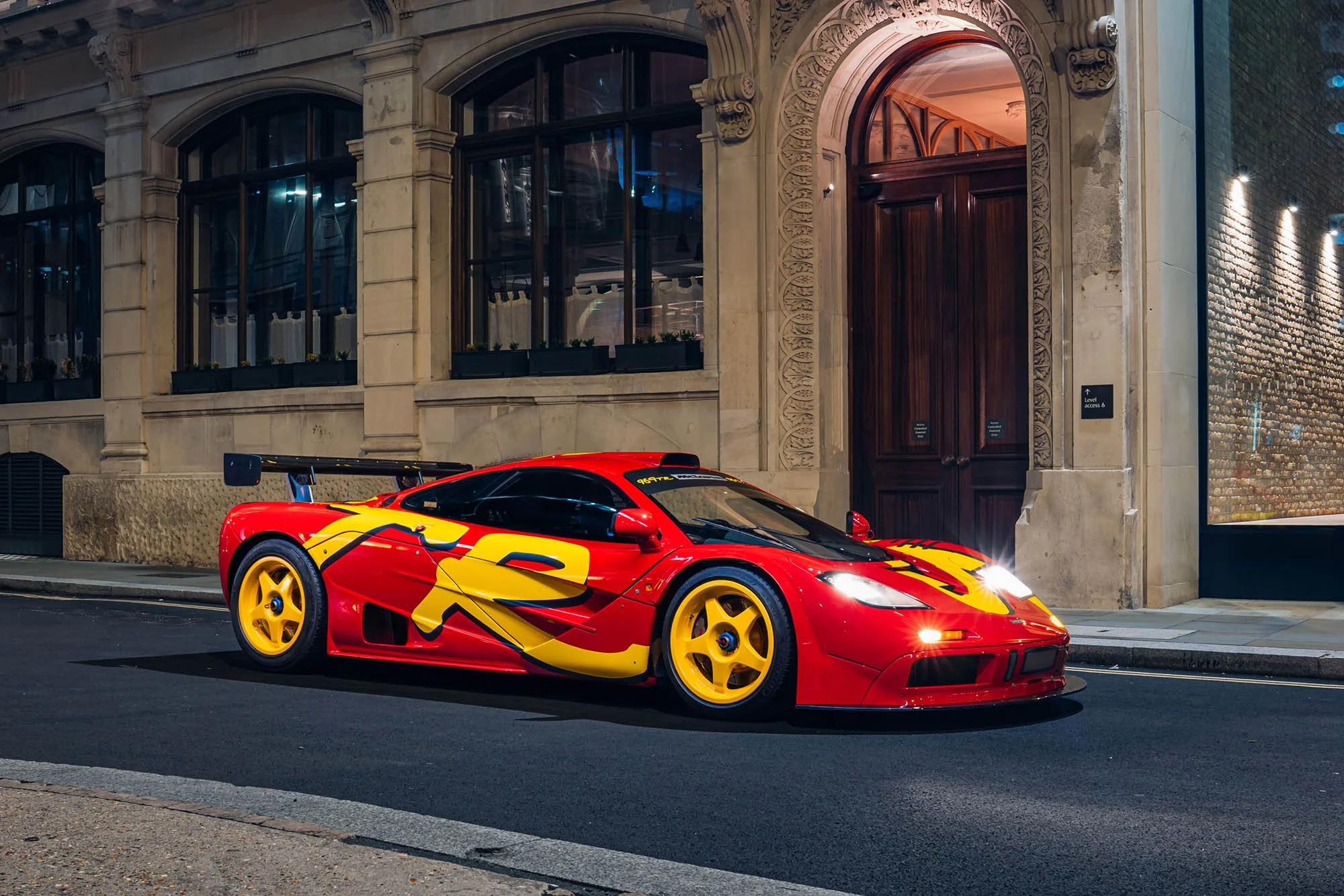 1996-McLaren-F1-GTR_1464775.jpg