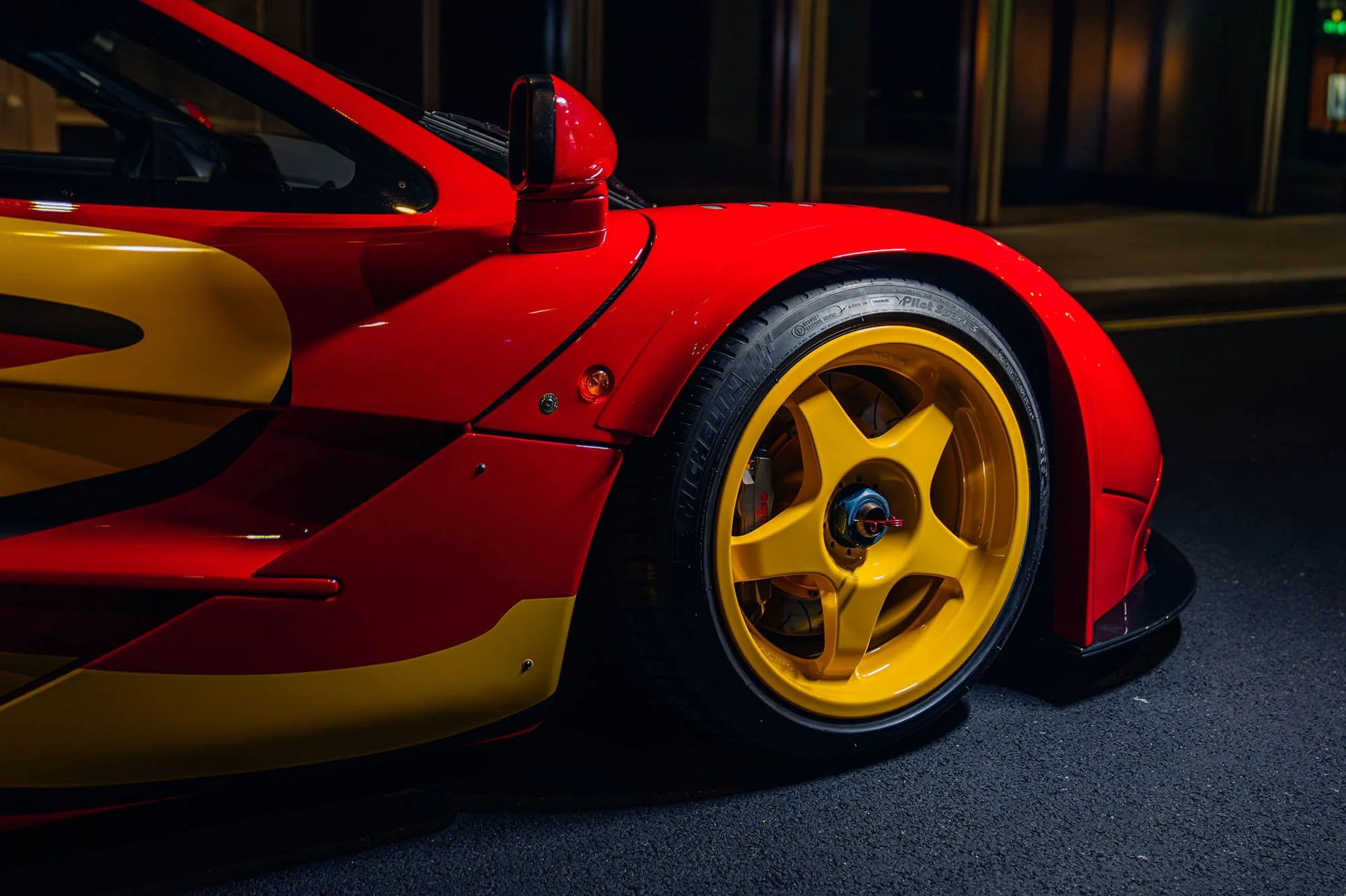 1996-McLaren-F1-GTR_1464778.jpg