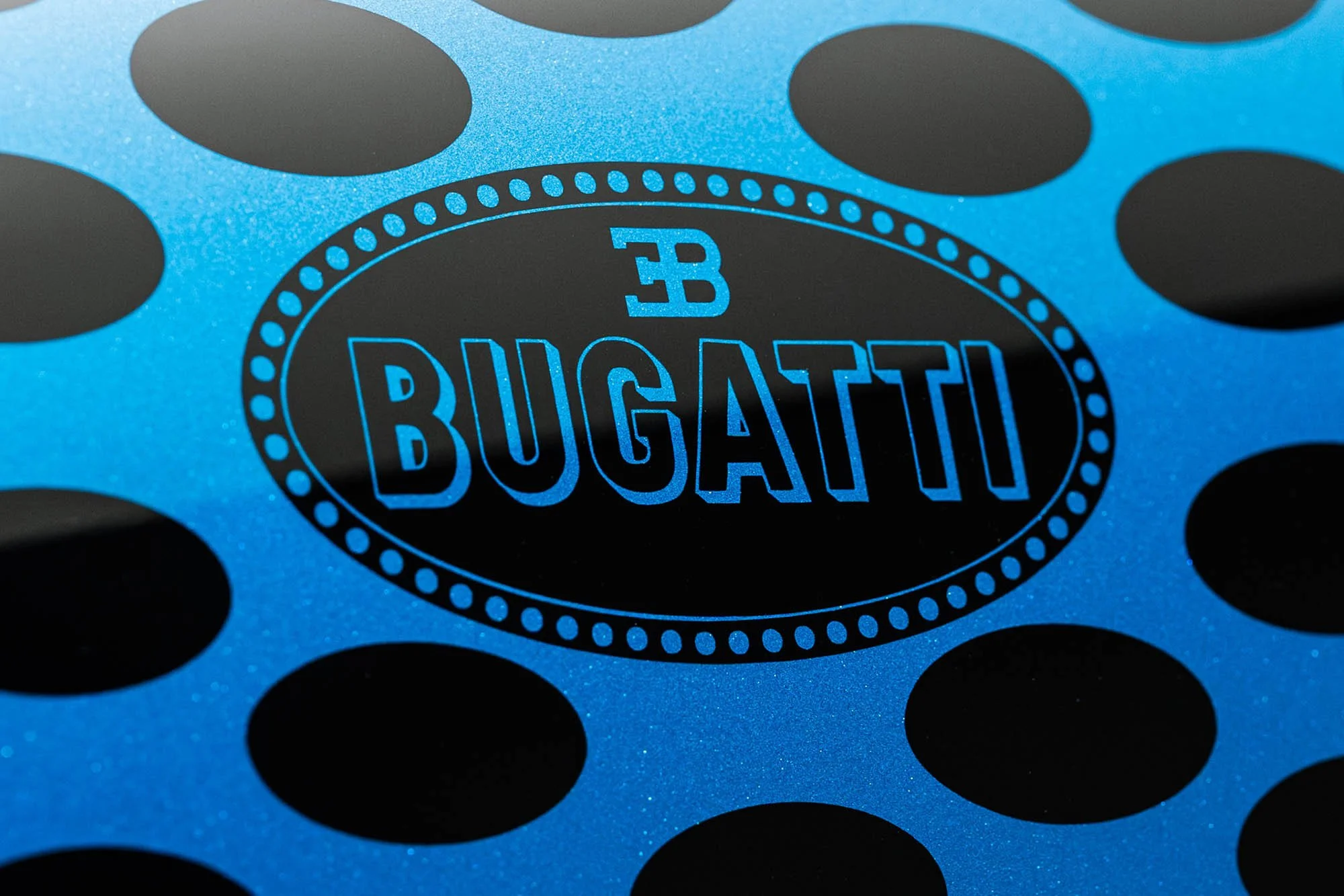 02 BUGATTI-Mistral-Sur-Mesure-Fly-Bug.jpg
