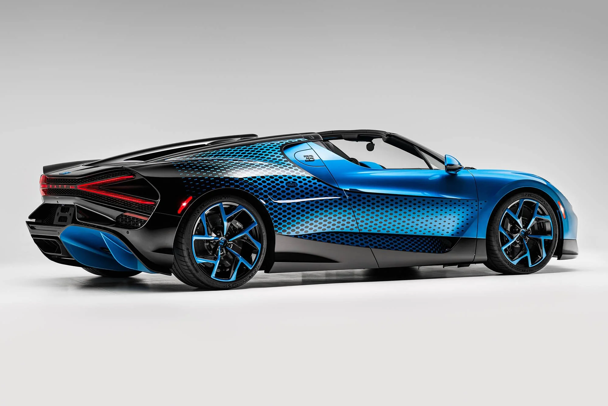 01 BUGATTI-Mistral-Sur-Mesure-Fly-Bug.jpg