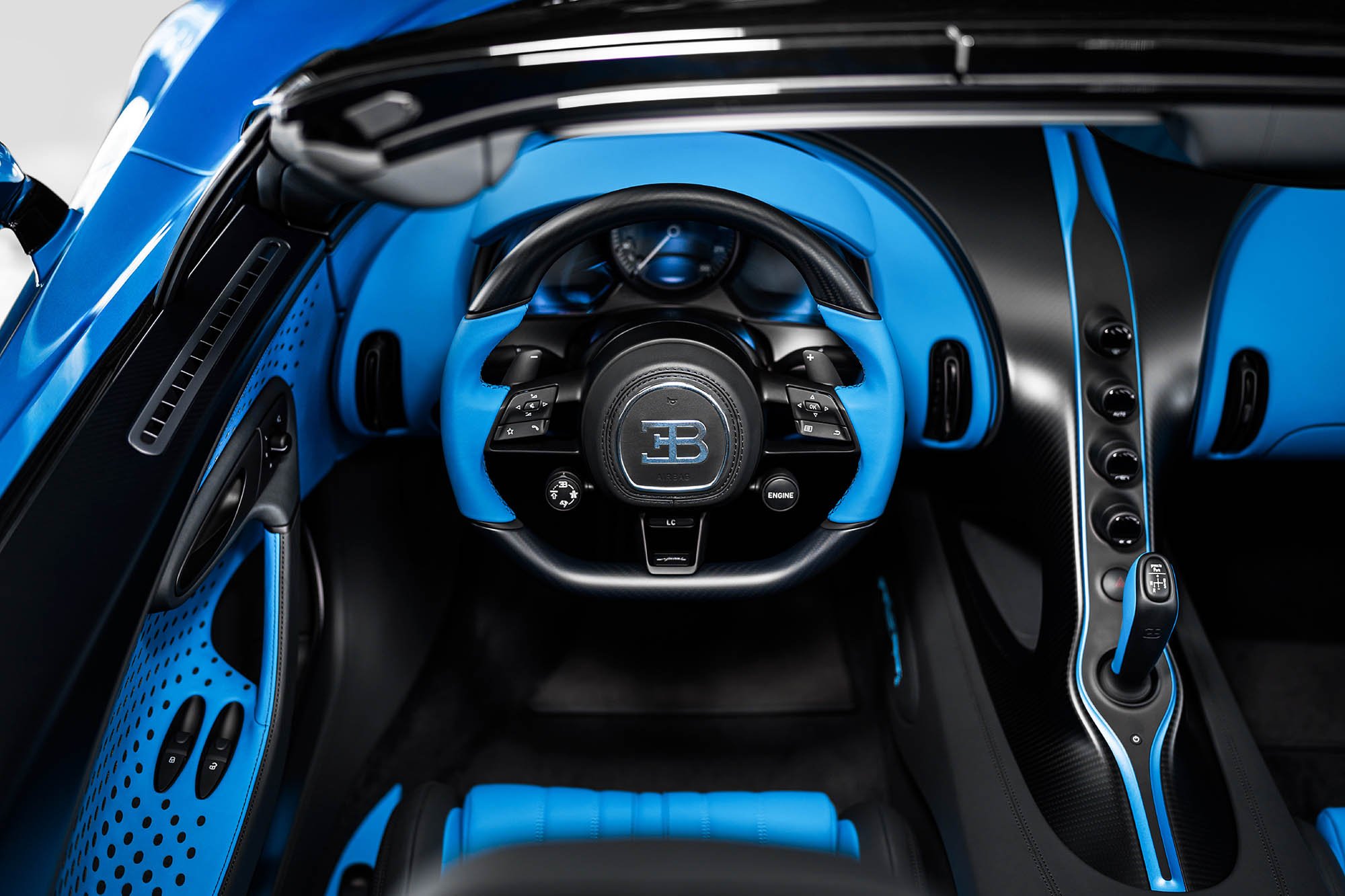 09 BUGATTI-Mistral-Sur-Mesure-Fly-Bug.jpg