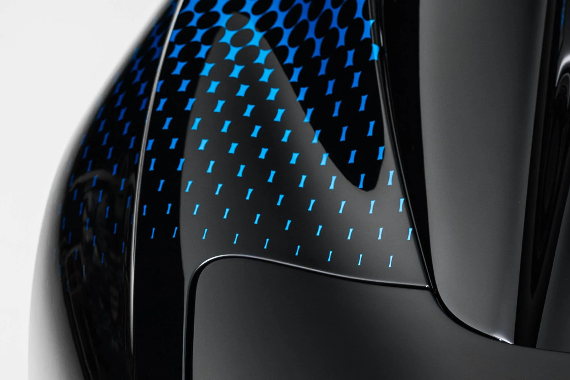 15 BUGATTI-Mistral-Sur-Mesure-Fly-Bug.jpg