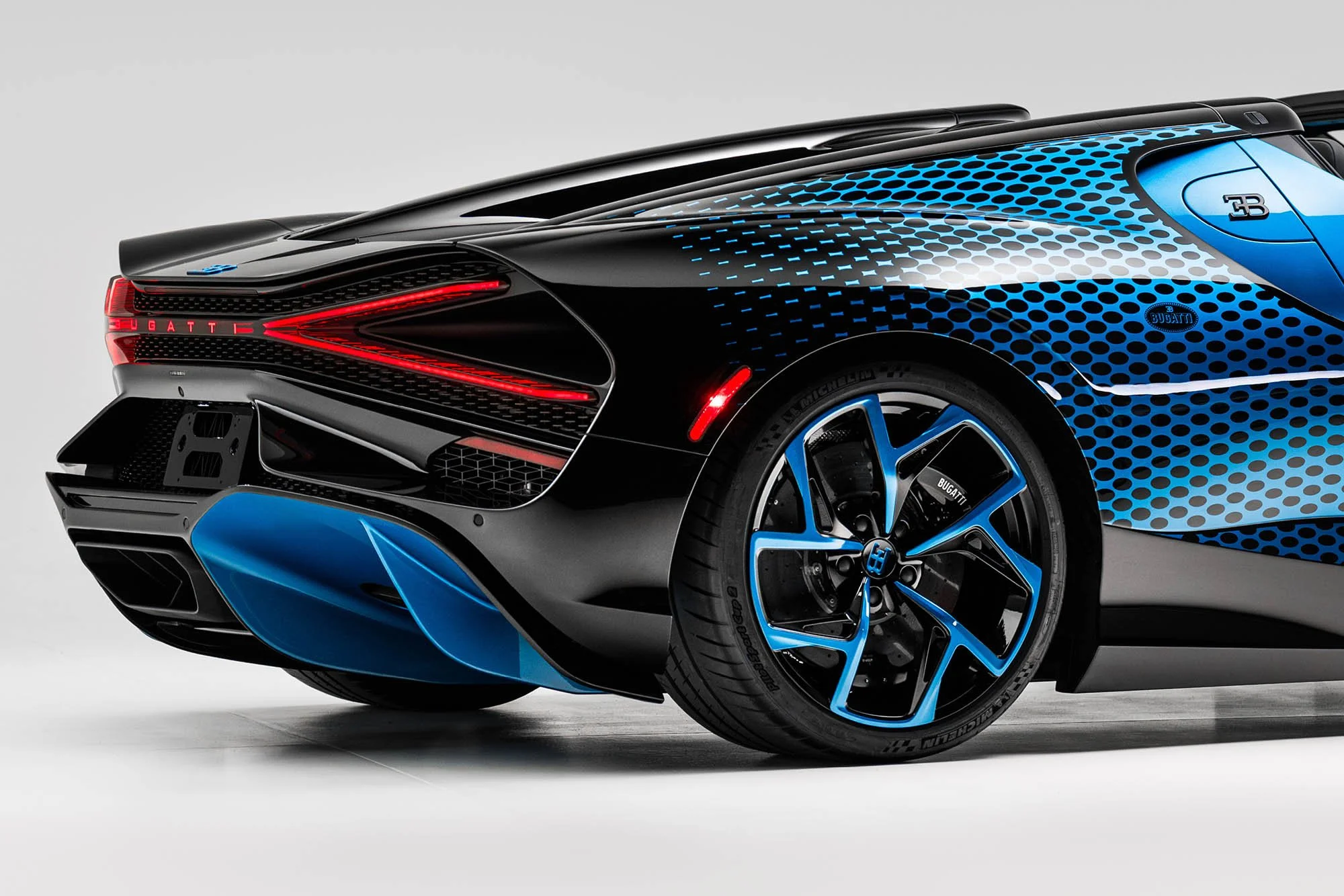 01b BUGATTI-Mistral-Sur-Mesure-Fly-Bug.jpg