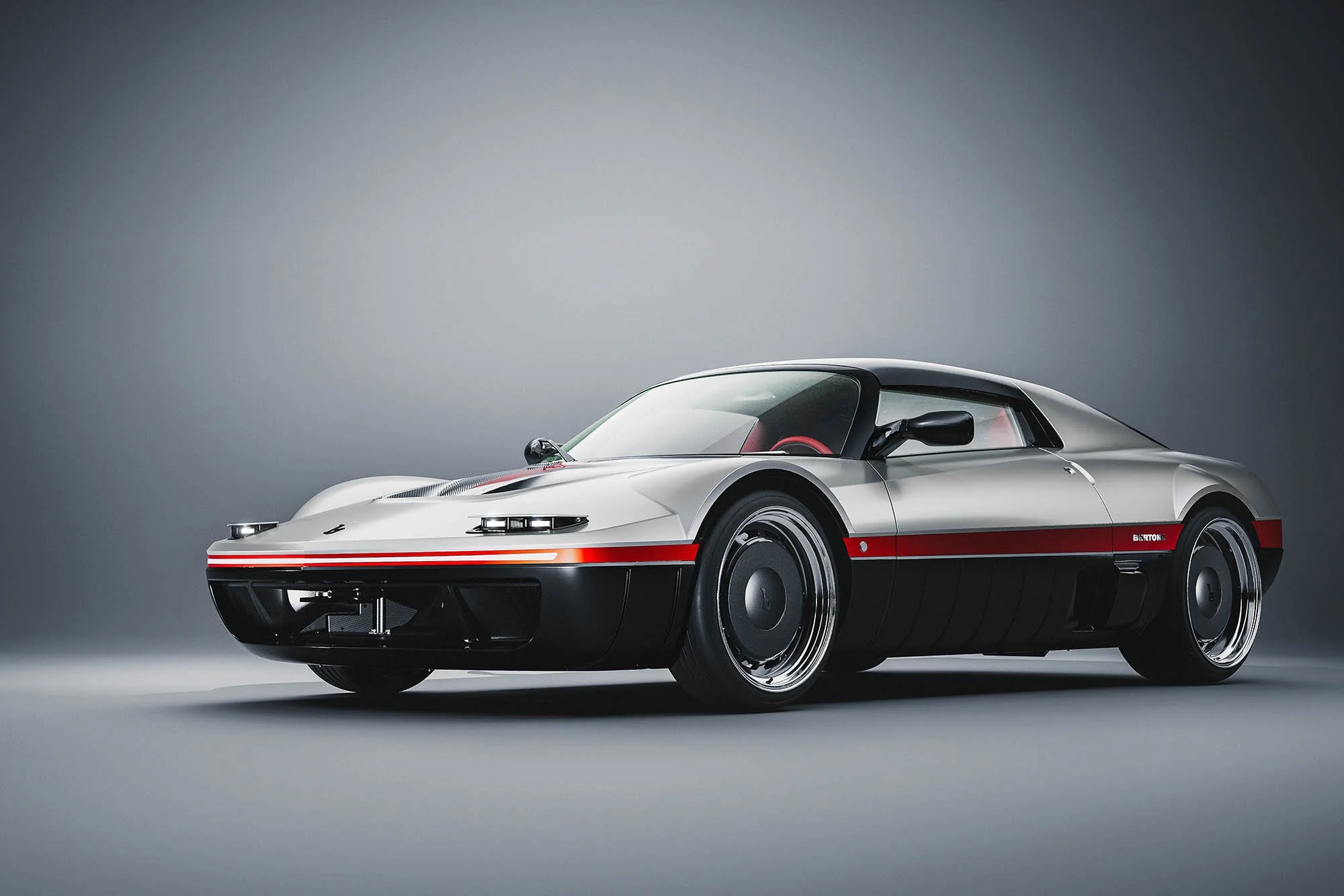 Bertone_Runabout_Full_front_trequarti.jpg
