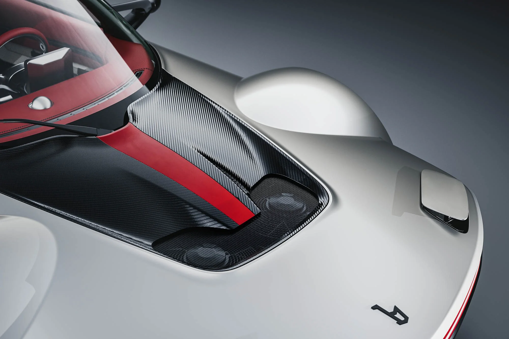 Bertone_Runabout_Full_front_hood.jpg