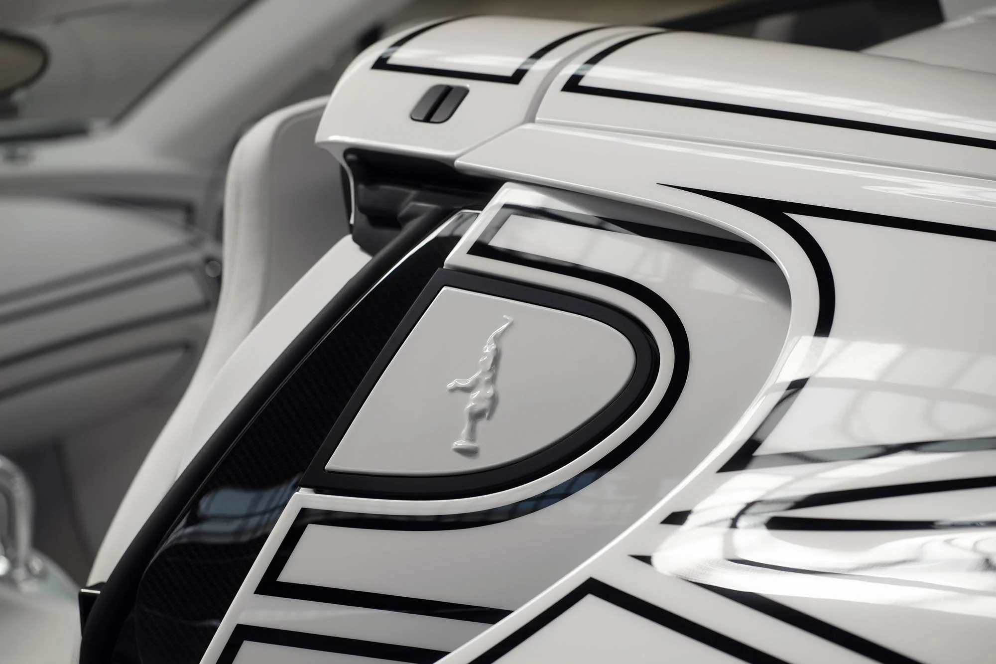 09 BUGATTI-Sur-Mesure-KPM.jpg