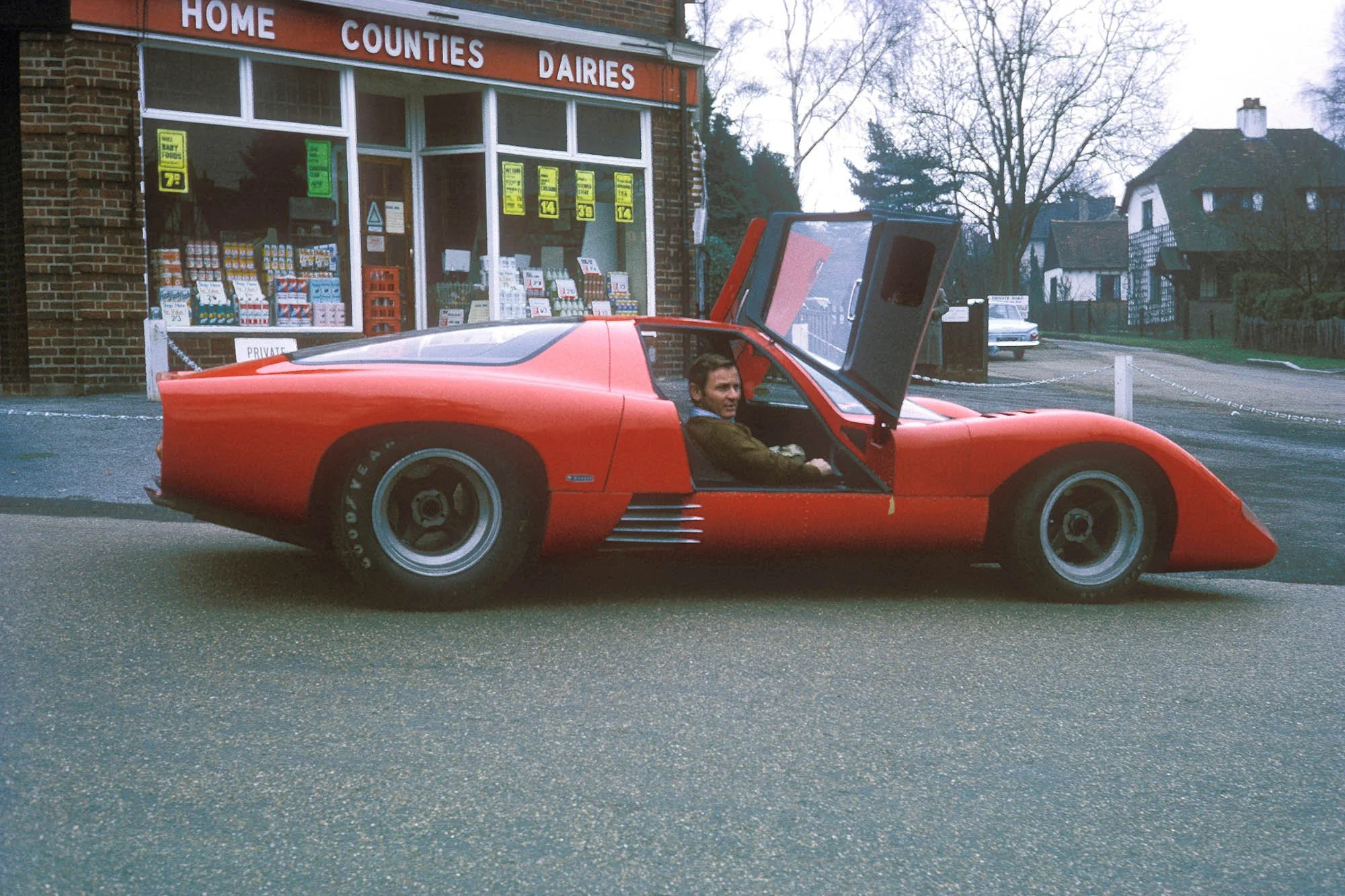 Bruce McLaren_M6GT 1.jpg