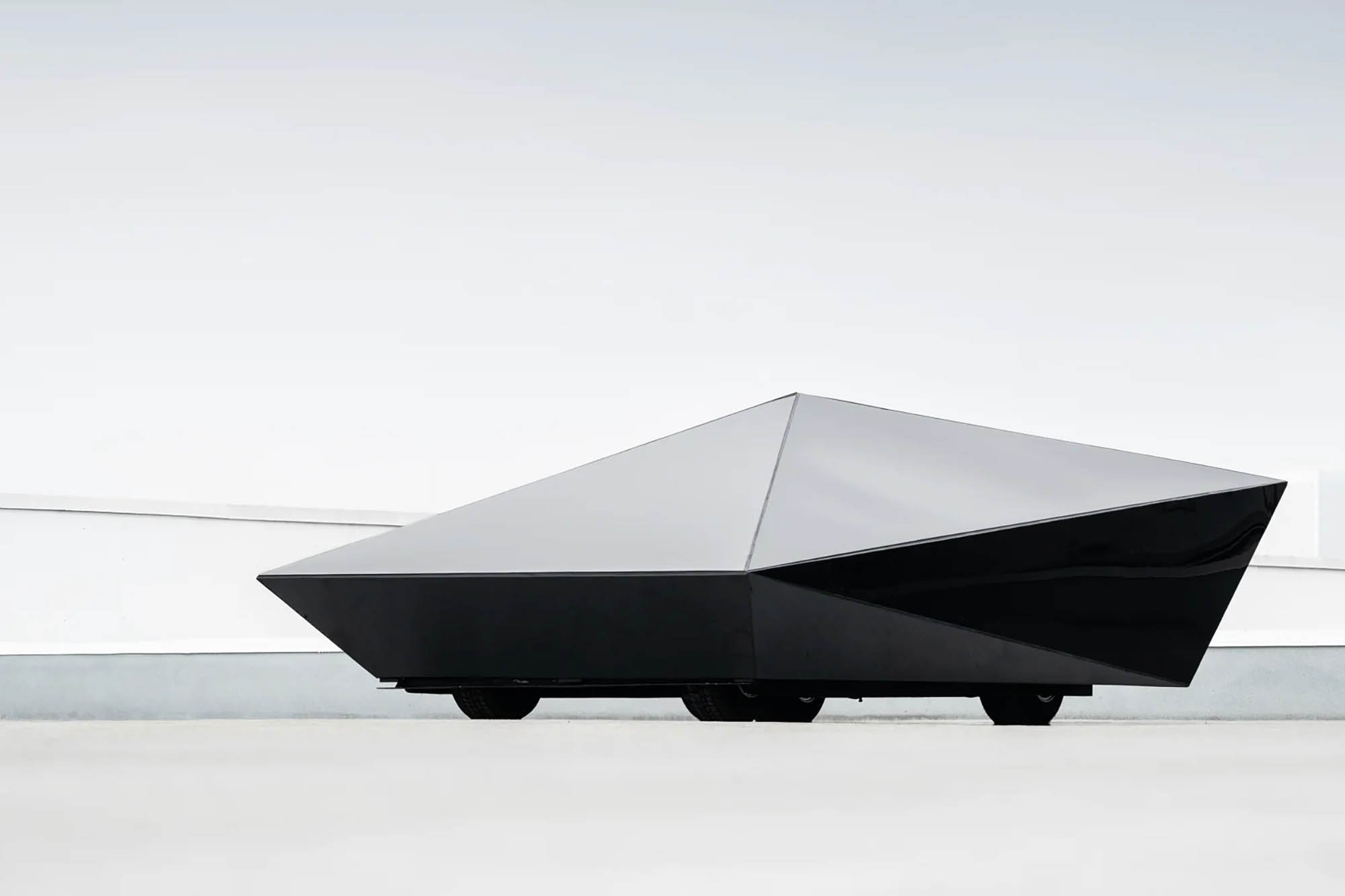 2018-united-nude-lo-res-concept-car (25).jpg