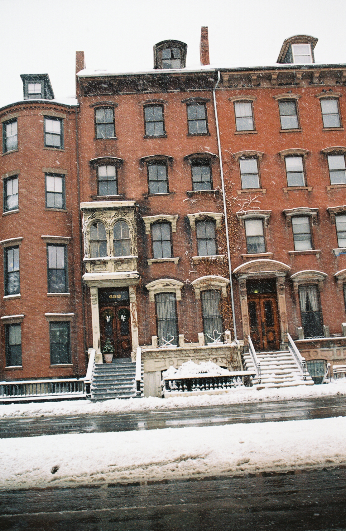 0443191-R1-069-33.jpg