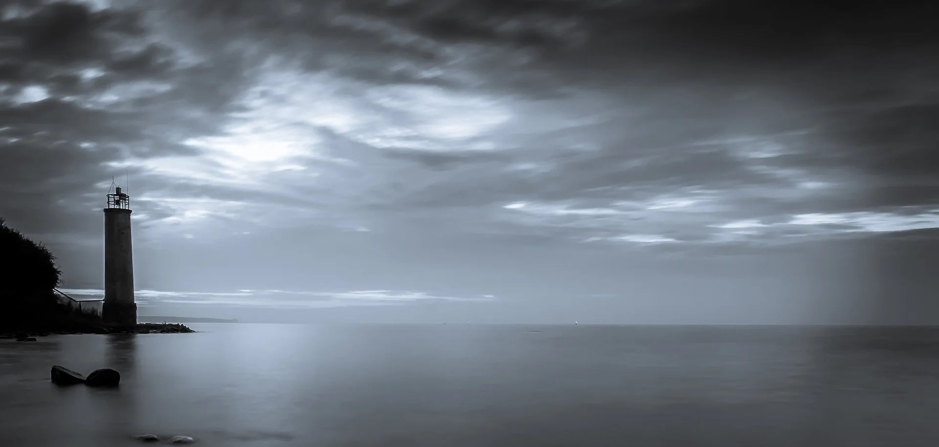 Black white lighthouse .jpg