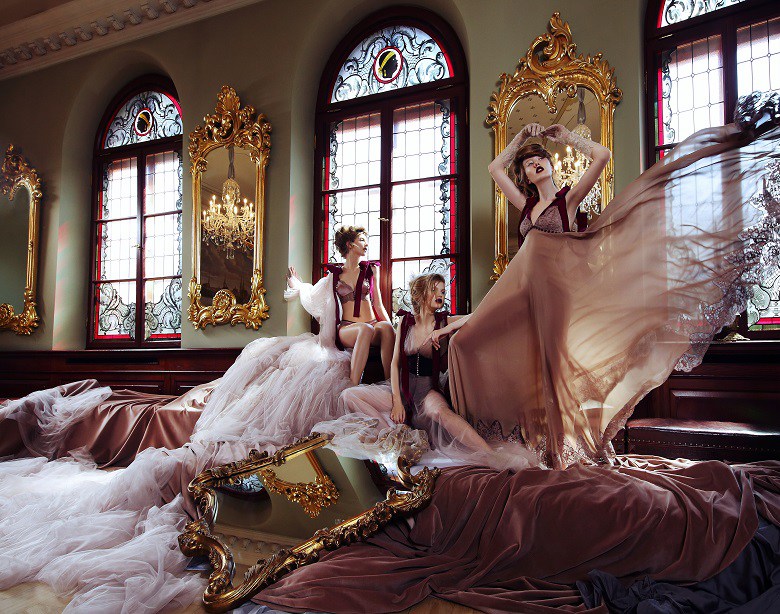 AMORALLE – ALICE IN WONDERLAND