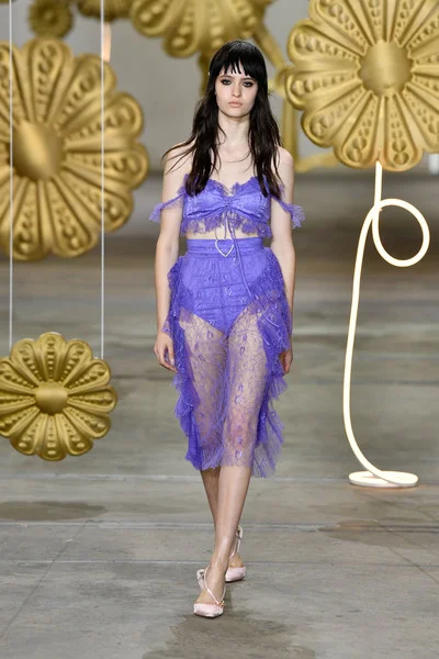 Alice+McCall+Runway+Mercedes+Benz+Fashion+4ByQKFf3vncl.jpg