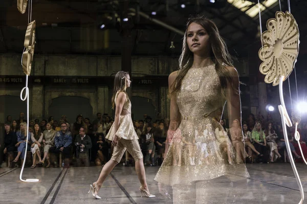 Alice+McCall+Runway+Mercedes+Benz+Fashion+asDshAlHoBRl.jpg
